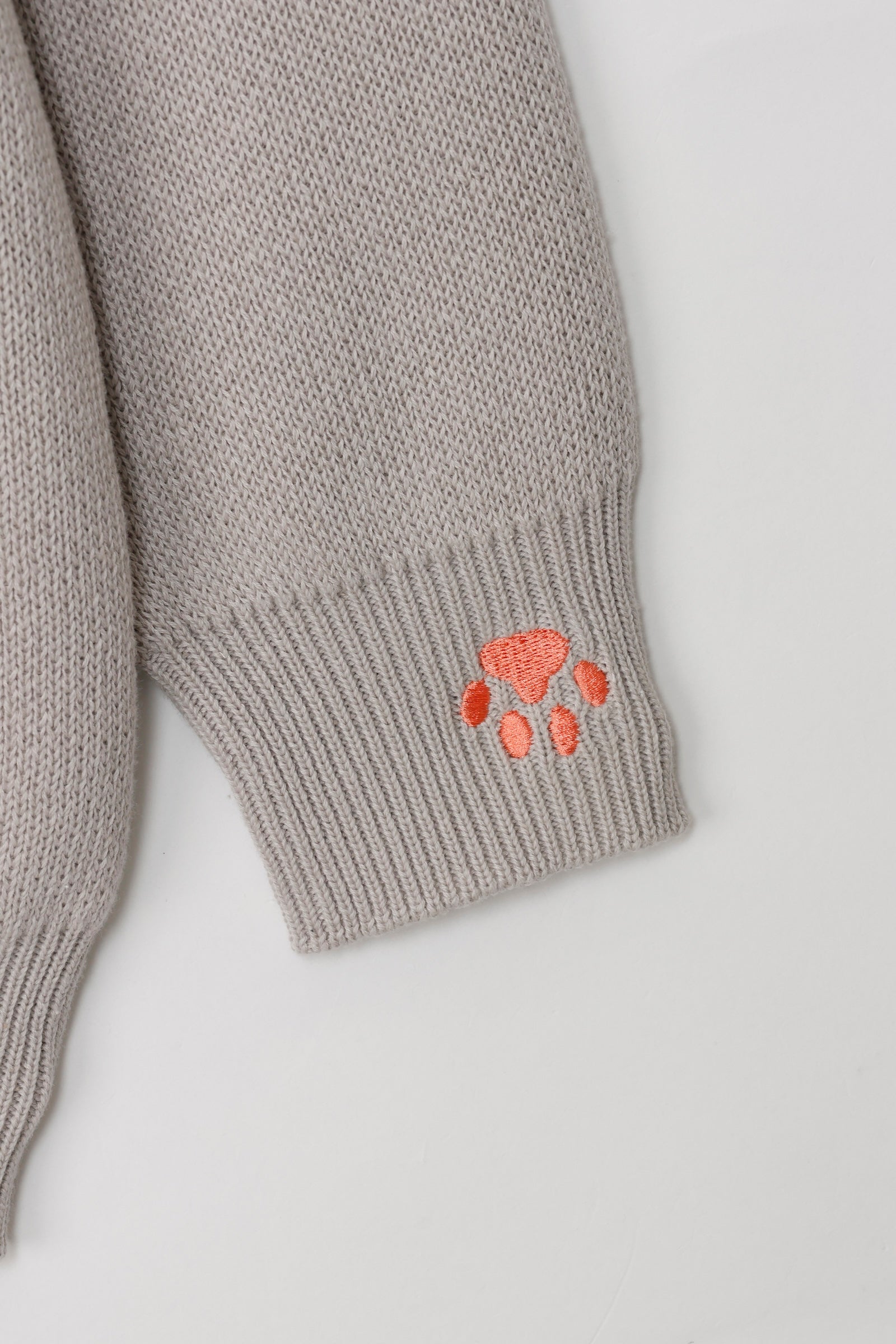 【2BUY10%OFF対象商品】mofusand セーター 毛糸玉 ぐるぐるにゃん グレー