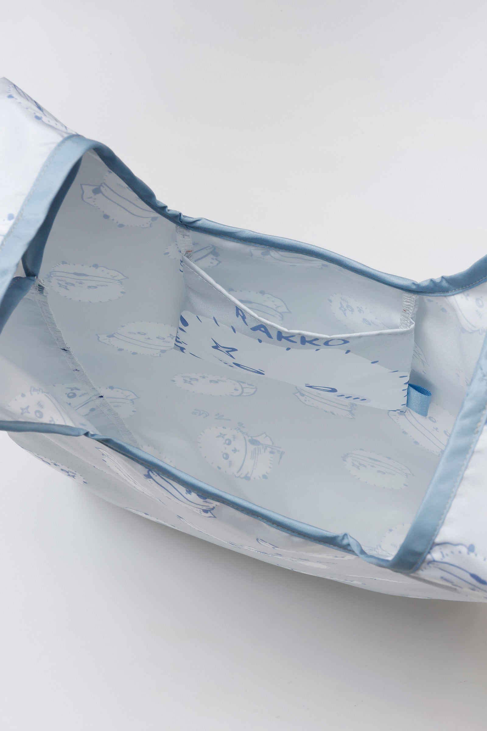 【2BUY10%OFF対象商品】ちいかわ エコバッグ ラッコ総柄 グレー