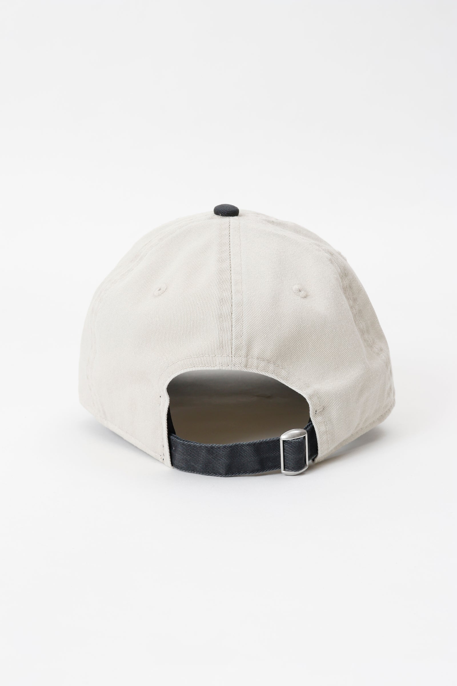 【2BUY10%OFF対象商品】NEW ERA® 9TWENTY™ モモンガ STONE / STEEL CLOUDS