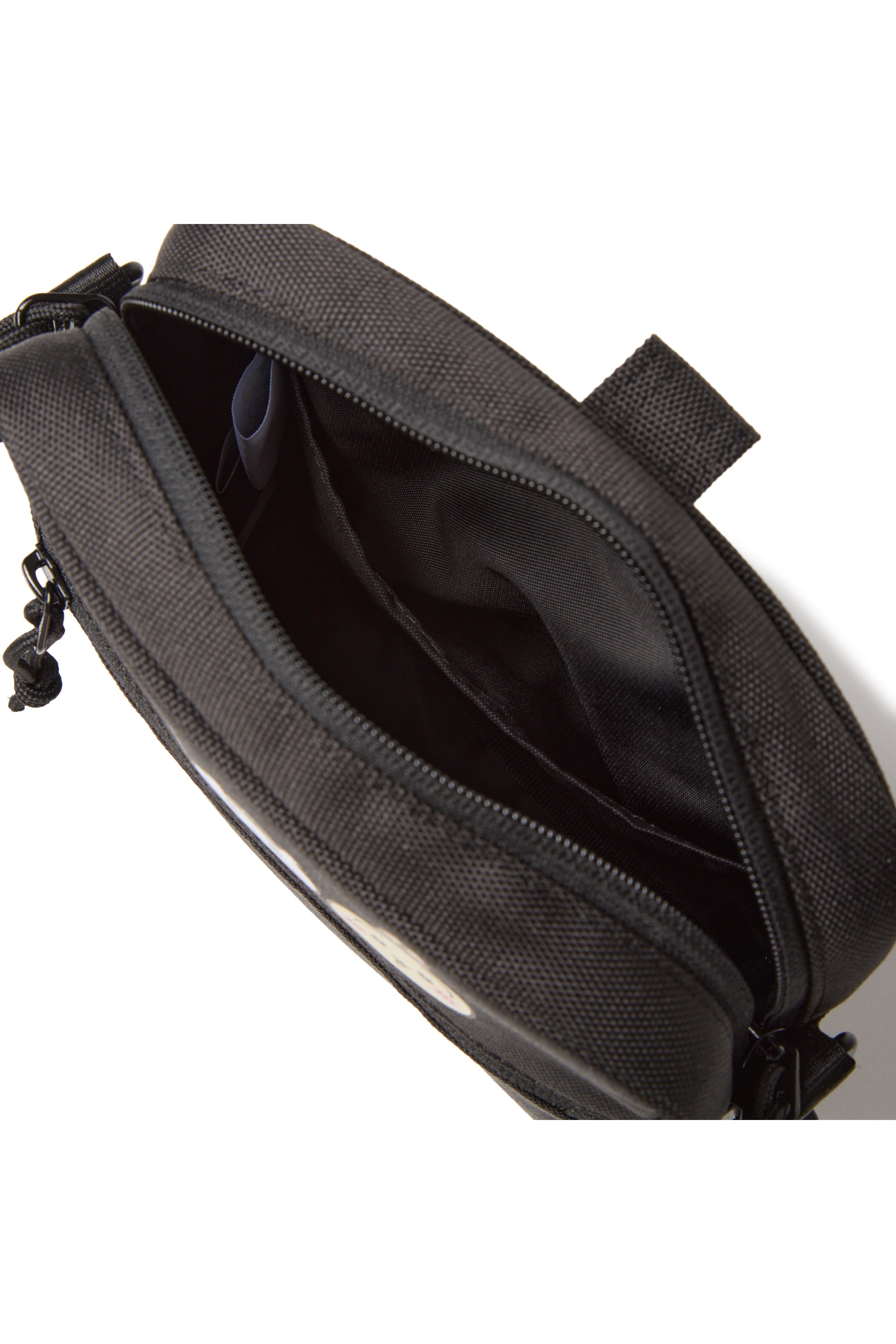 【2BUY10%OFF対象商品】スクエアショルダーポーチ 1.5L ちいかわ / ちいかわ・ハチワレ・うさぎ ブラック