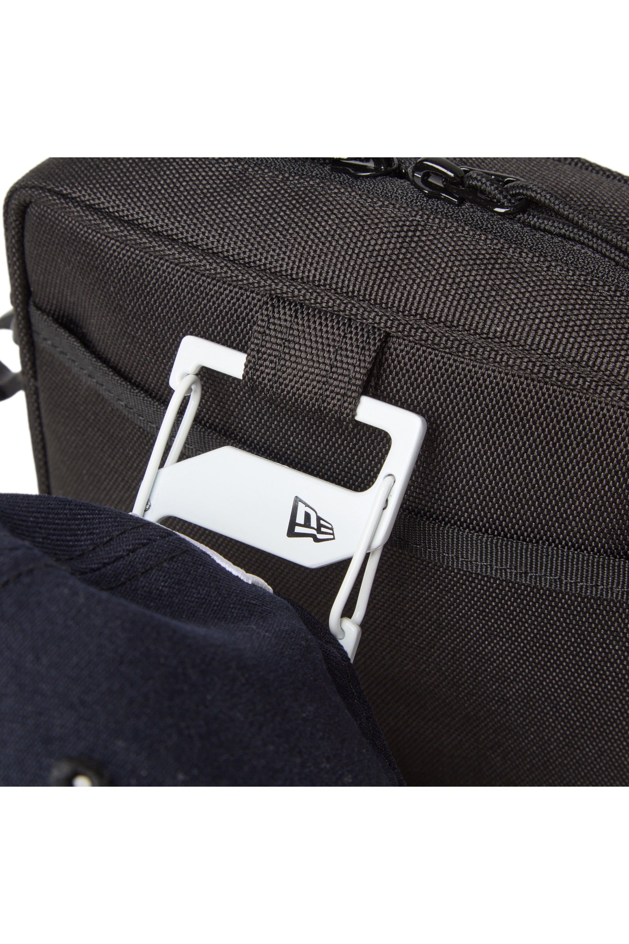 【2BUY10%OFF対象商品】スクエアショルダーポーチ 1.5L ちいかわ / ちいかわ・ハチワレ・うさぎ ブラック