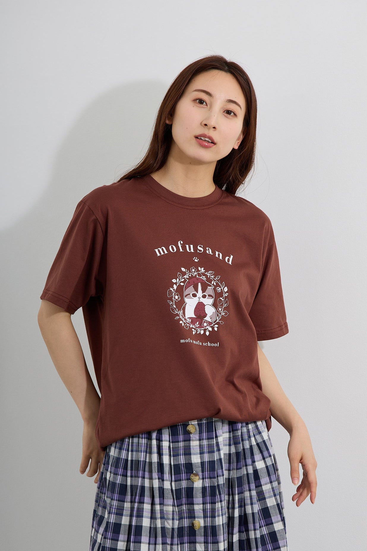 mofusand Tシャツ カレッジ風いちごにゃん バーガンディー