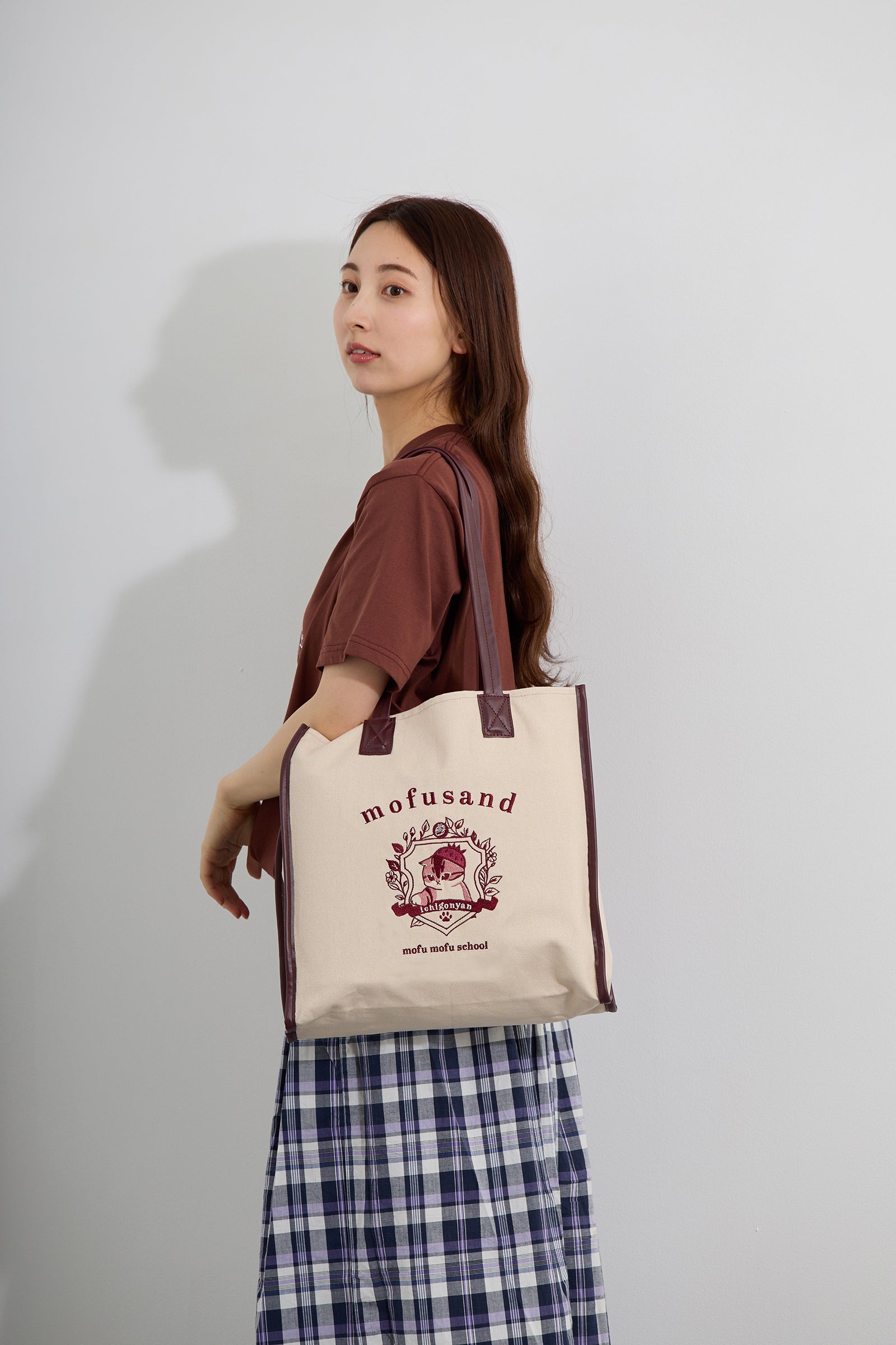 【2BUY10%OFF対象商品】mofusand トートバッグ カレッジ風いちごにゃん ローズブラウン