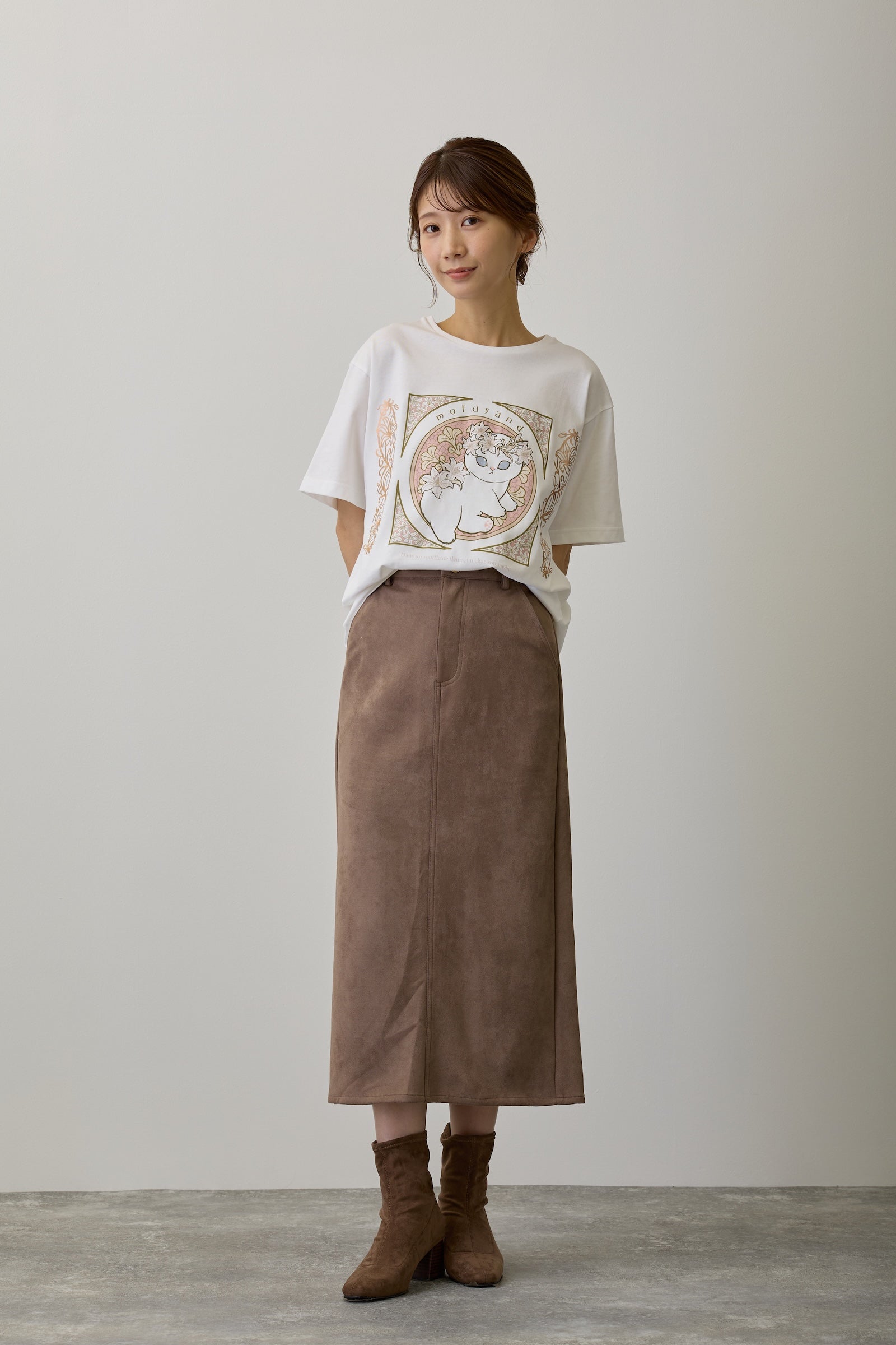 【2BUY10%OFF対象商品】mofusand Tシャツ アールヌーヴォー風 リリー ホワイト