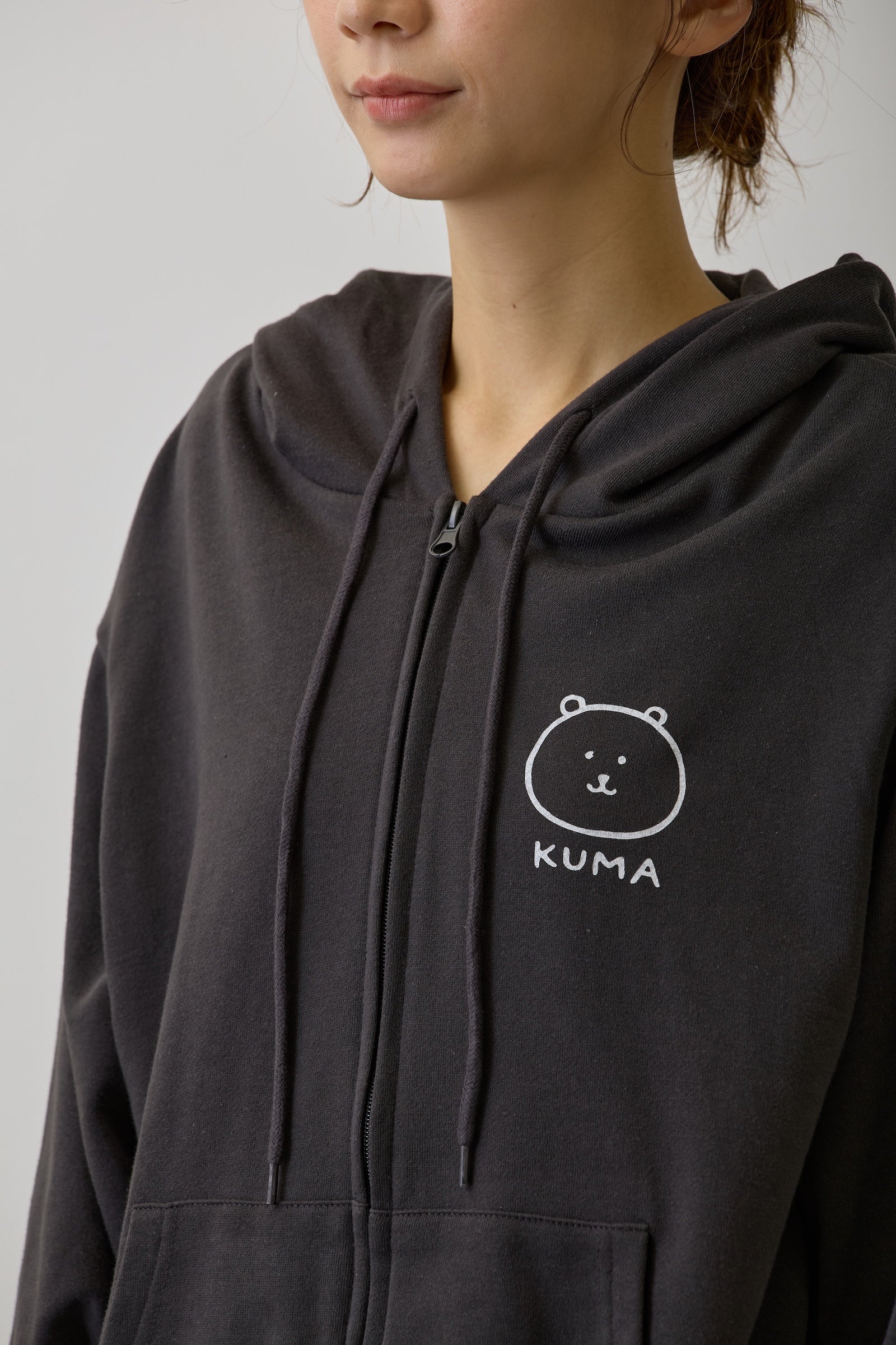 【2BUY10%OFF対象商品】ナガノキャラクターズ ZIPパーカー ローリングくま スミ