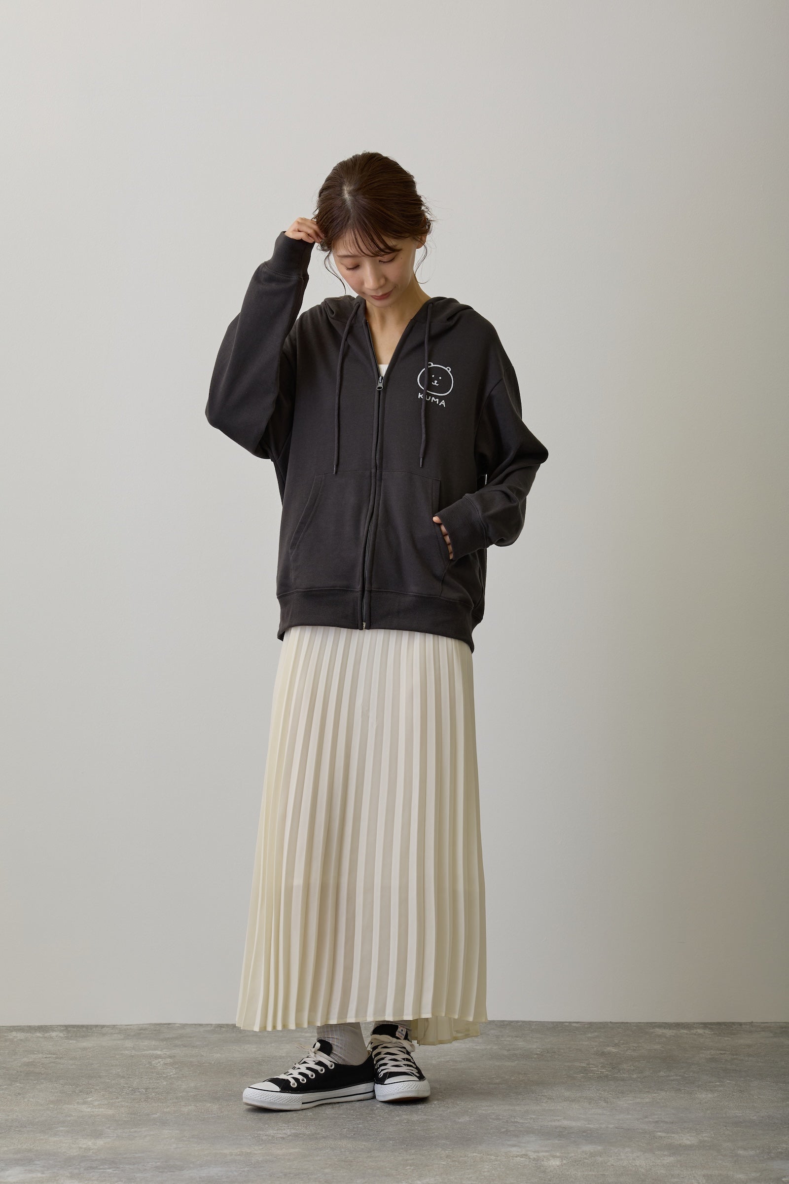 【2BUY10%OFF対象商品】ナガノキャラクターズ ZIPパーカー ローリングくま スミ