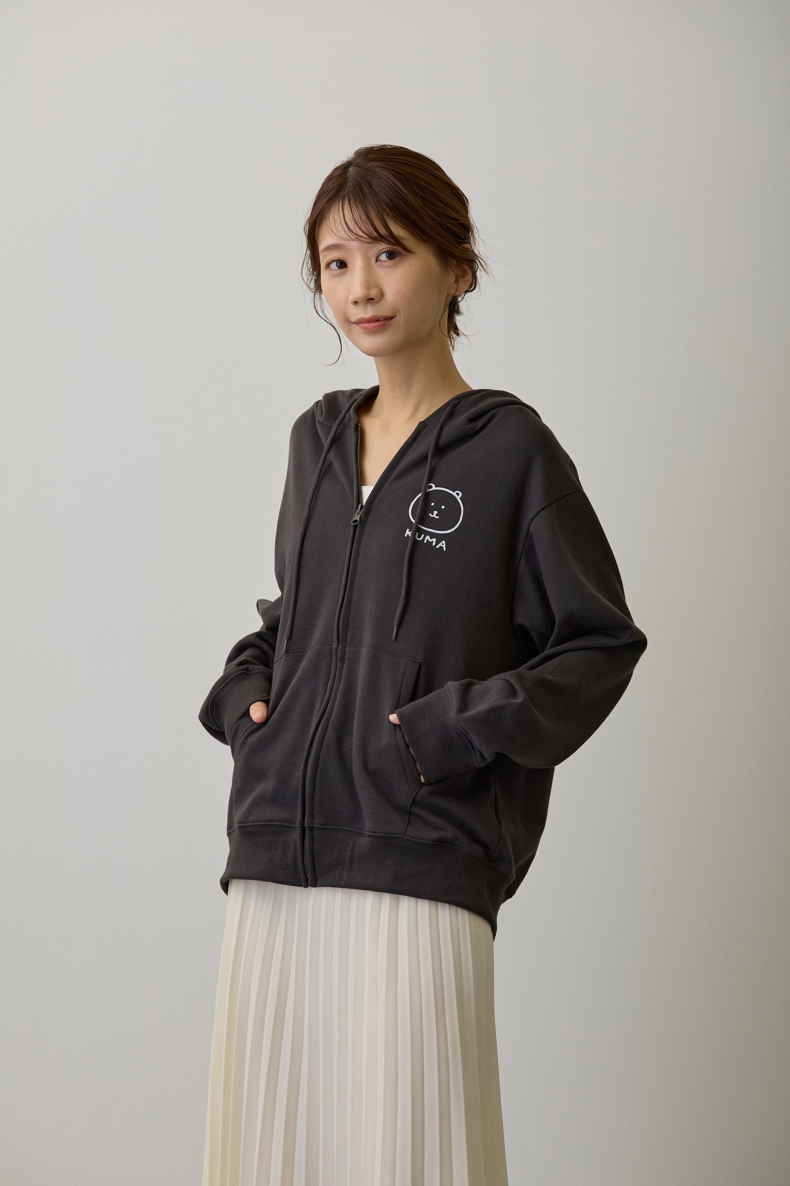 【2BUY10%OFF対象商品】ナガノキャラクターズ ZIPパーカー ローリングくま スミ