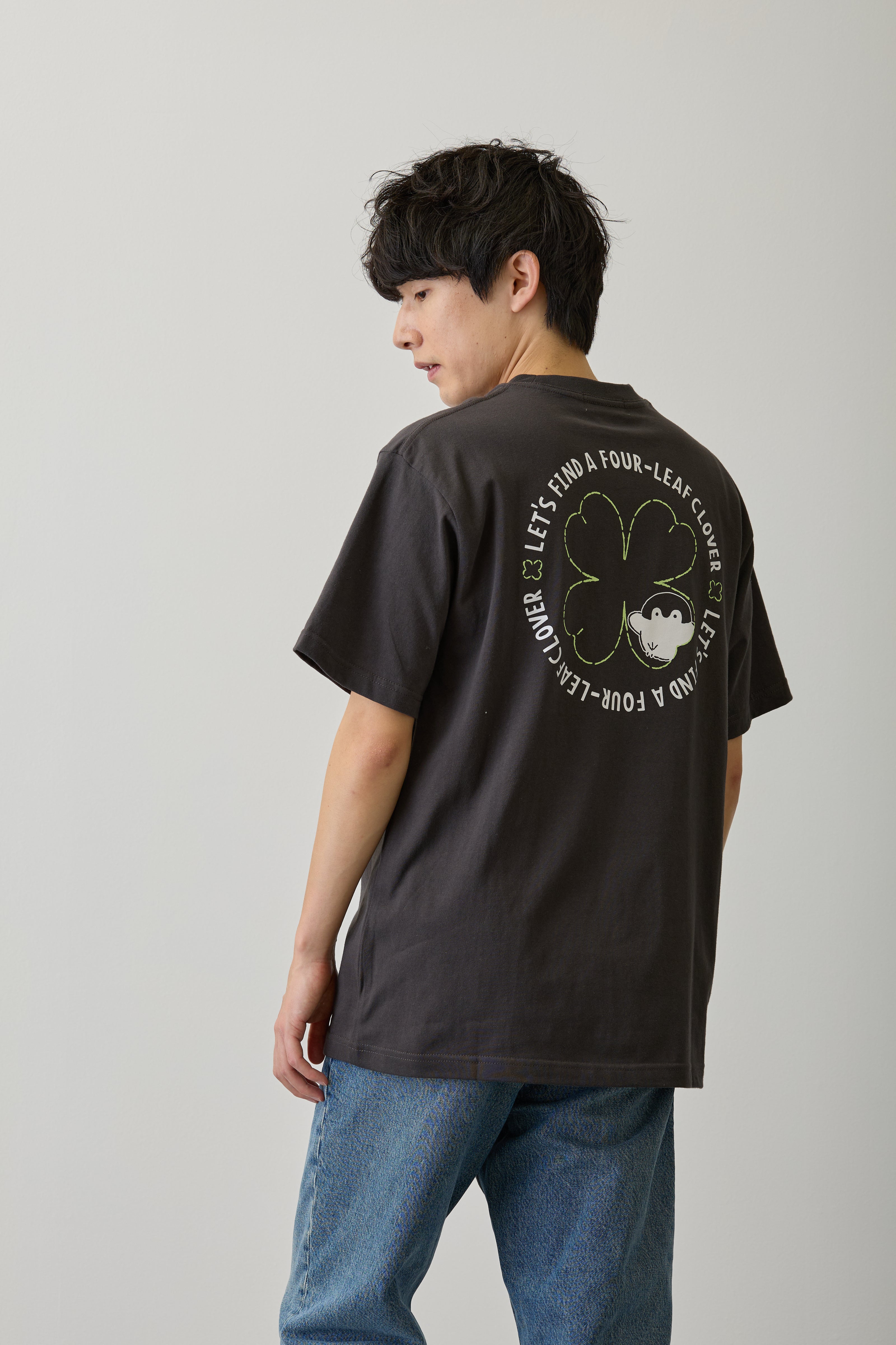 コウペンちゃん Tシャツ クローバー探し スミ