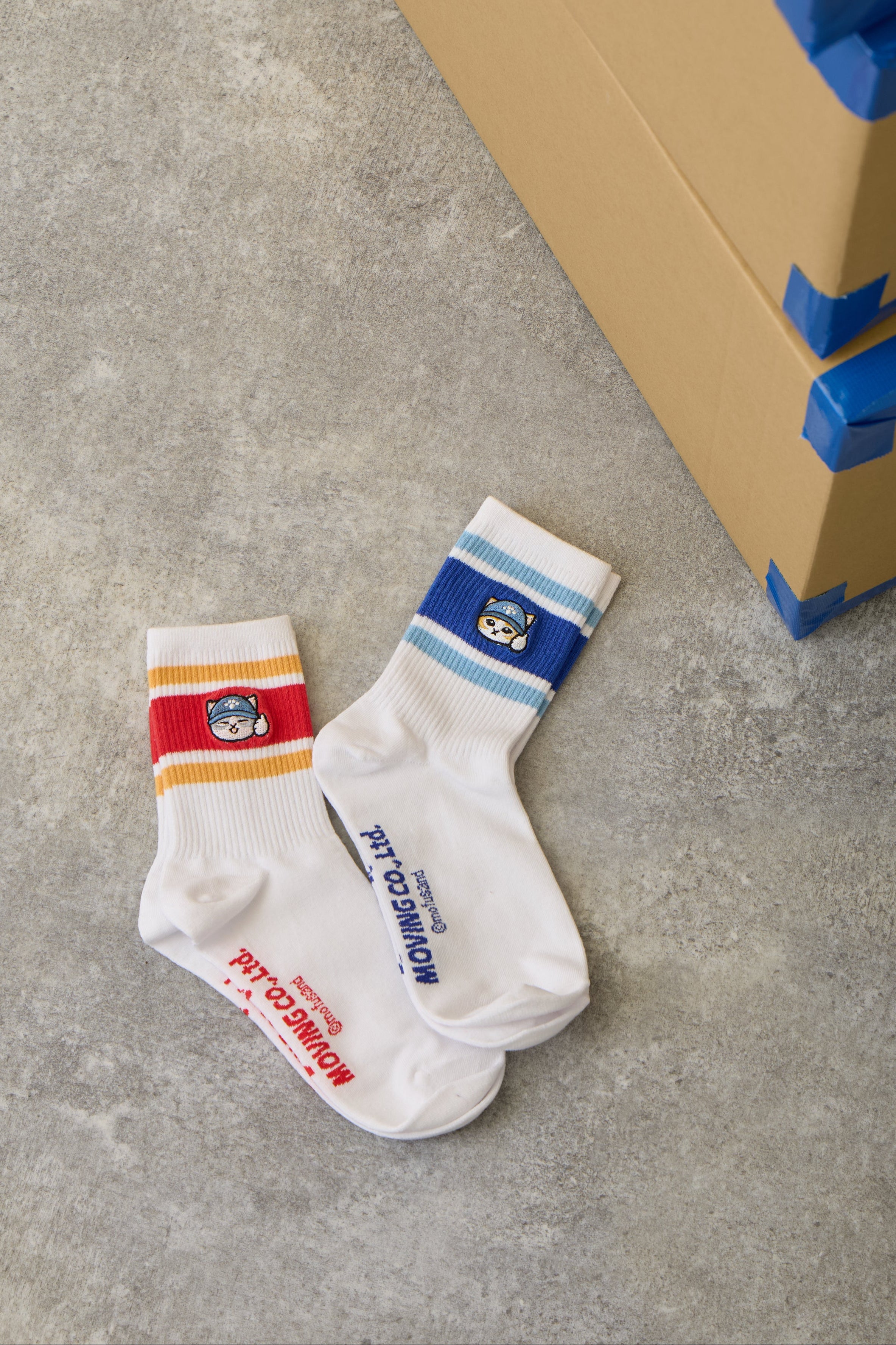 【2BUY10%OFF対象商品】mofusand クルーソックス ニャント!引越センター グッドワークにゃ ブルー 22-24cm