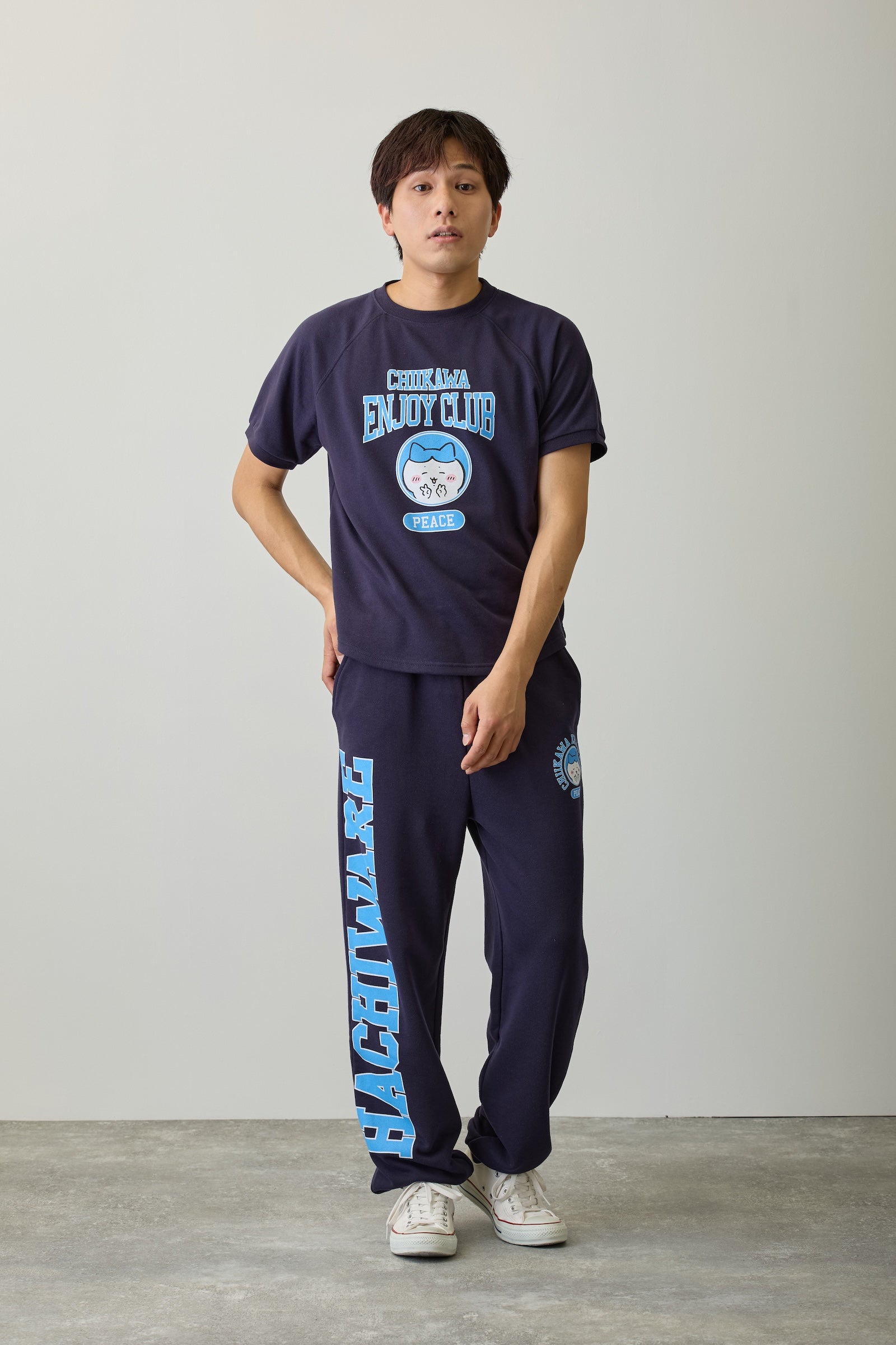 【2BUY10%OFF対象商品】ちいかわ Tシャツ ピース ハチワレ ネイビー