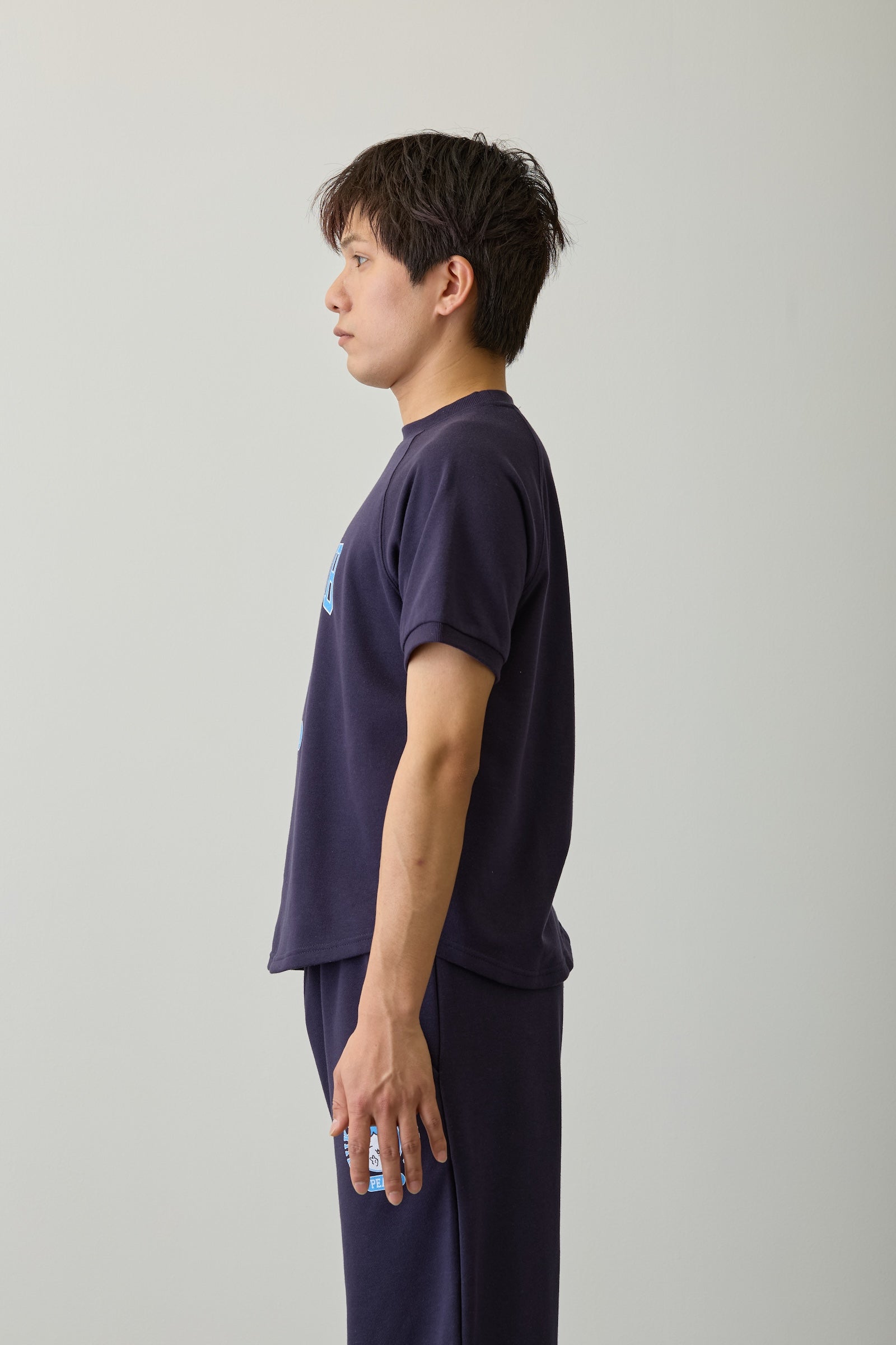 【2BUY10%OFF対象商品】ちいかわ Tシャツ ピース ハチワレ ネイビー