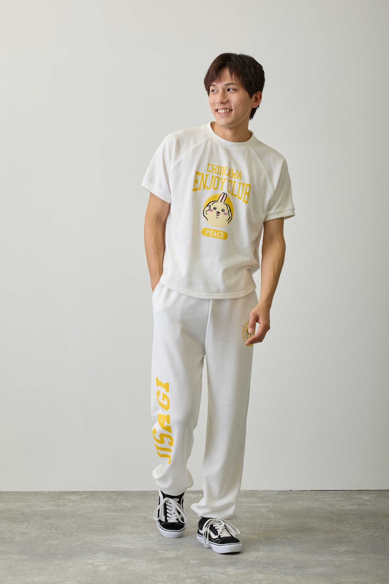 【2BUY10%OFF対象商品】ちいかわ Tシャツ ピース うさぎ ホワイト