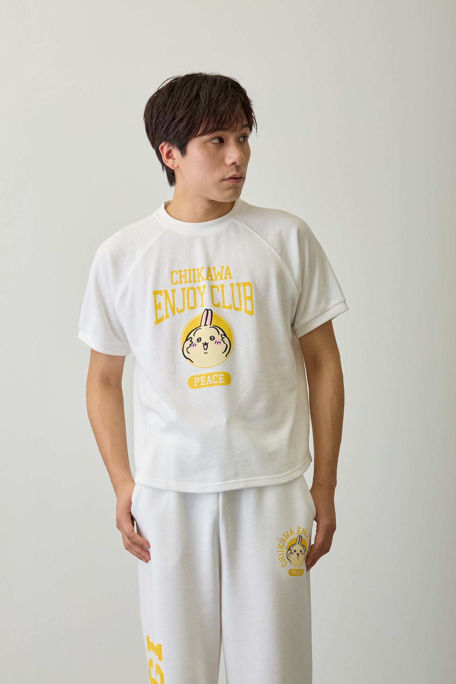 【2BUY10%OFF対象商品】ちいかわ Tシャツ ピース うさぎ ホワイト