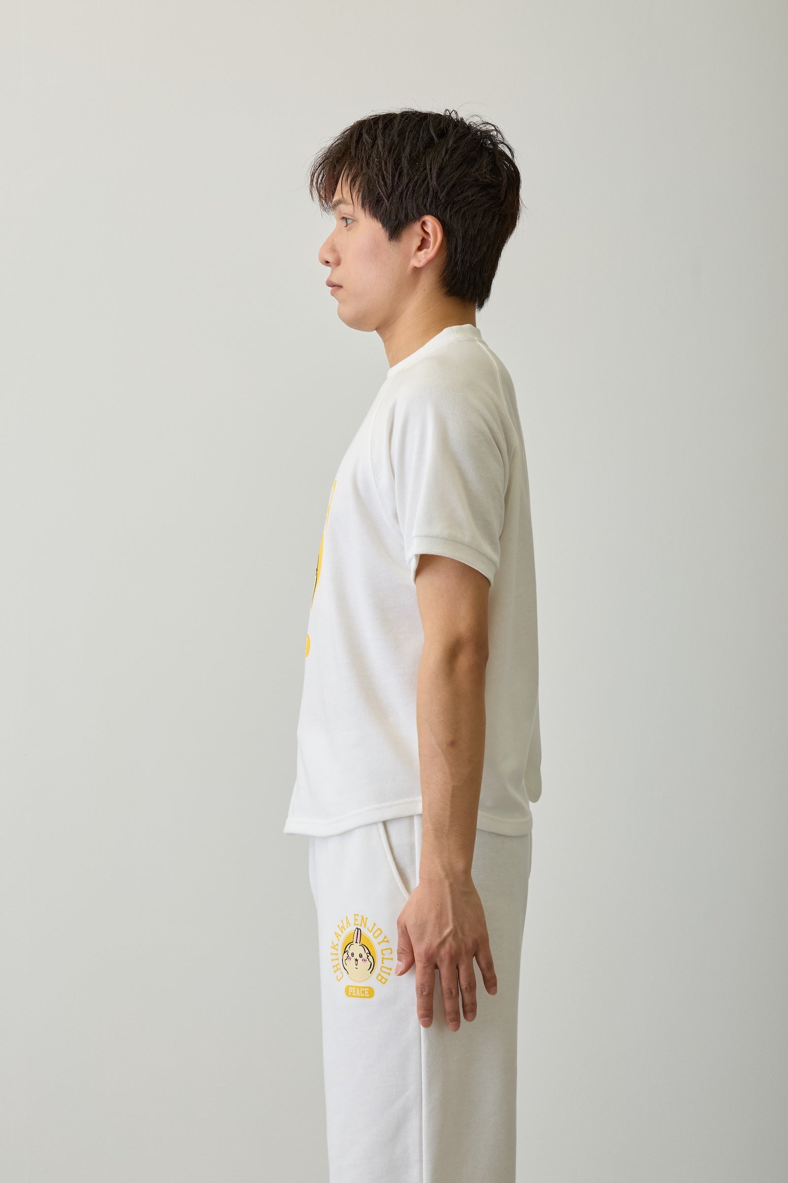 【2BUY10%OFF対象商品】ちいかわ Tシャツ ピース うさぎ ホワイト