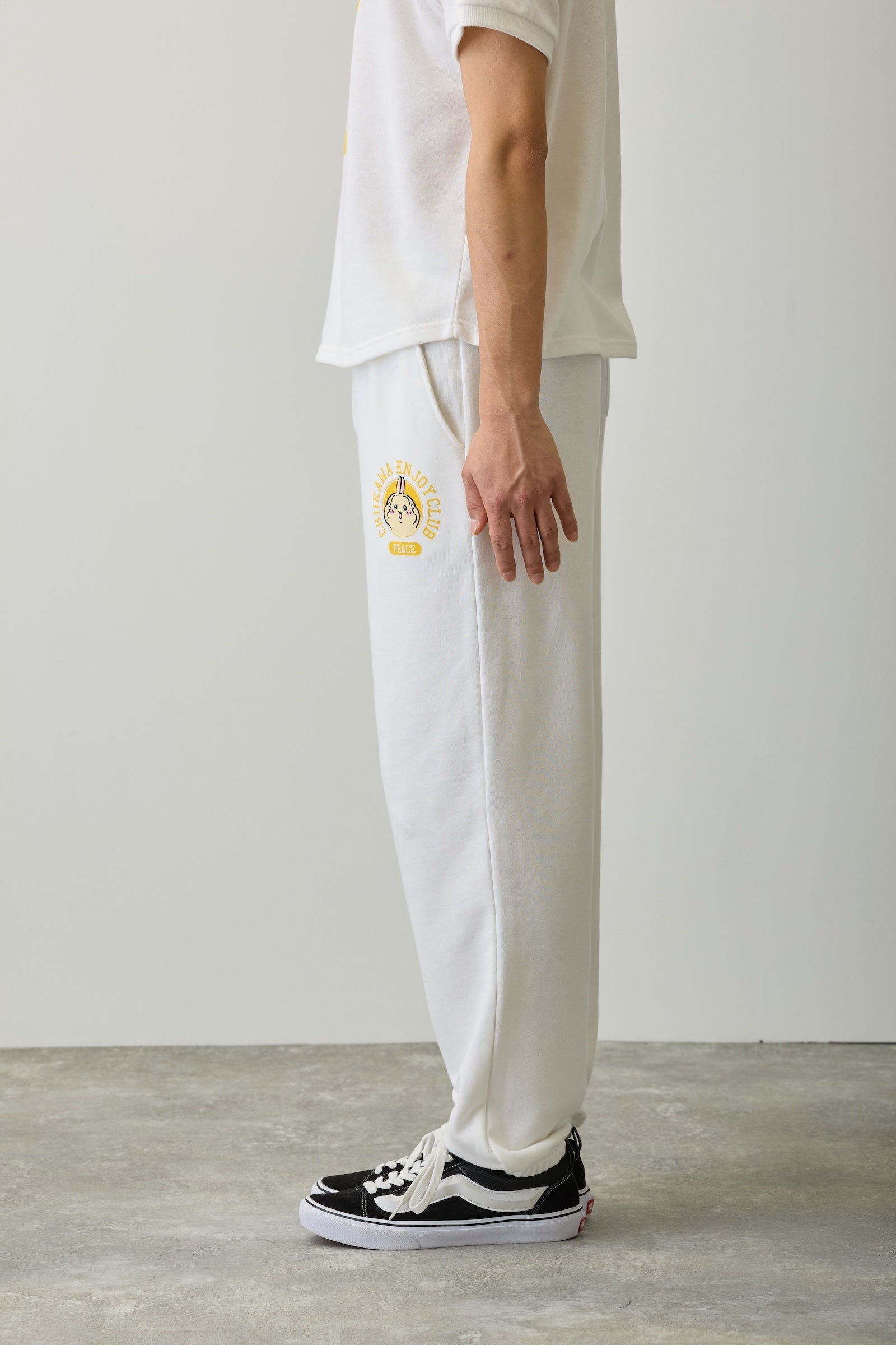 【2BUY10%OFF対象商品】ちいかわ スウェットパンツ ピース うさぎ ホワイト