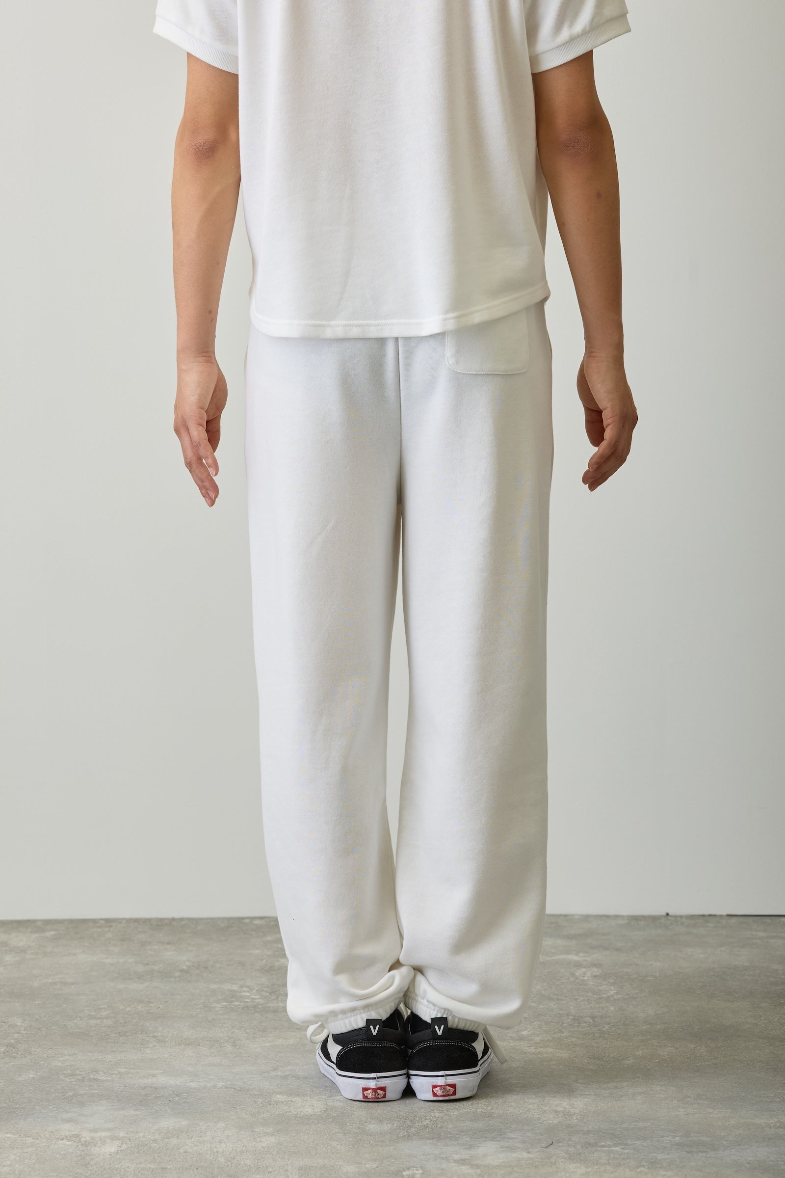 【2BUY10%OFF対象商品】ちいかわ スウェットパンツ ピース うさぎ ホワイト