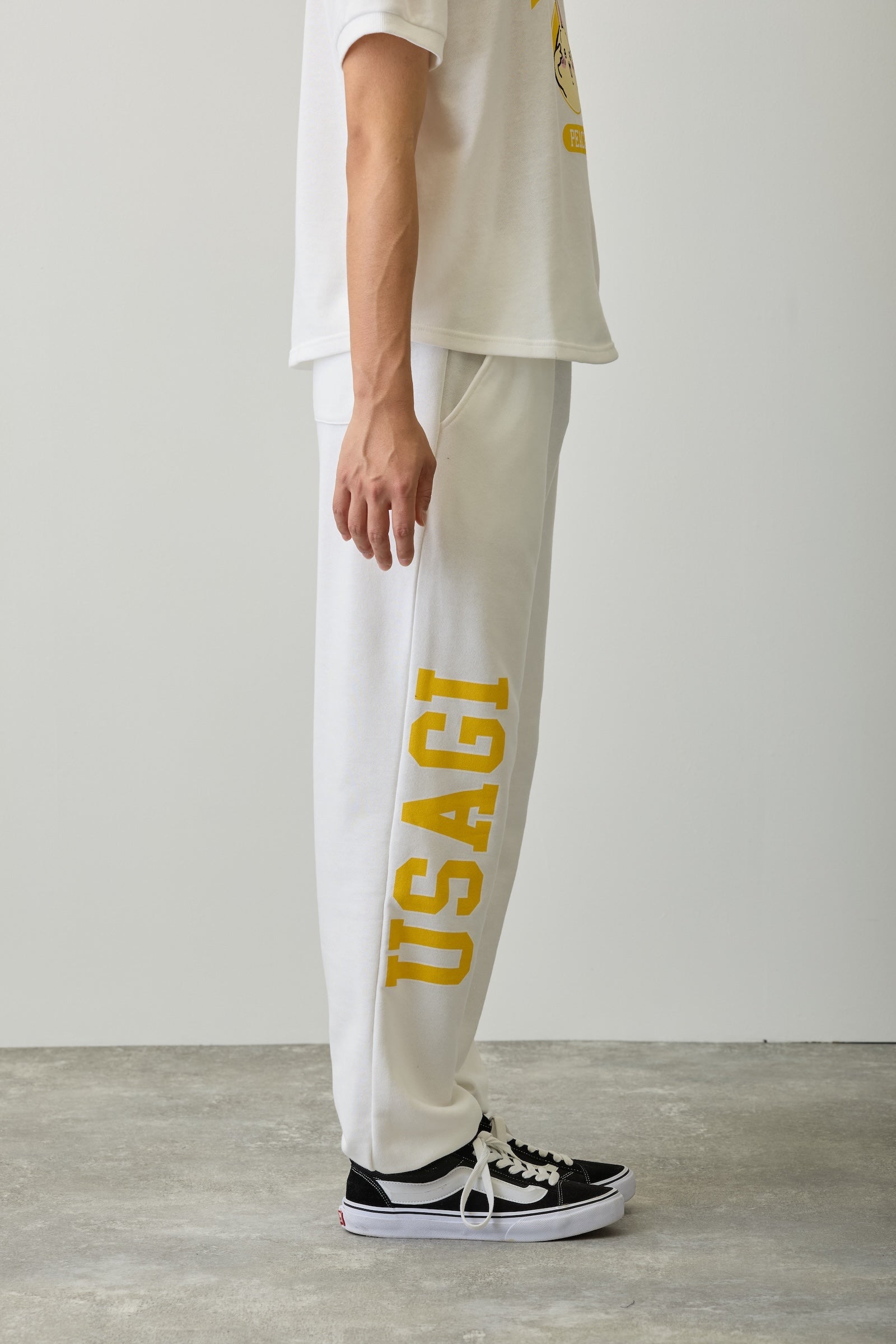 【2BUY10%OFF対象商品】ちいかわ スウェットパンツ ピース うさぎ ホワイト