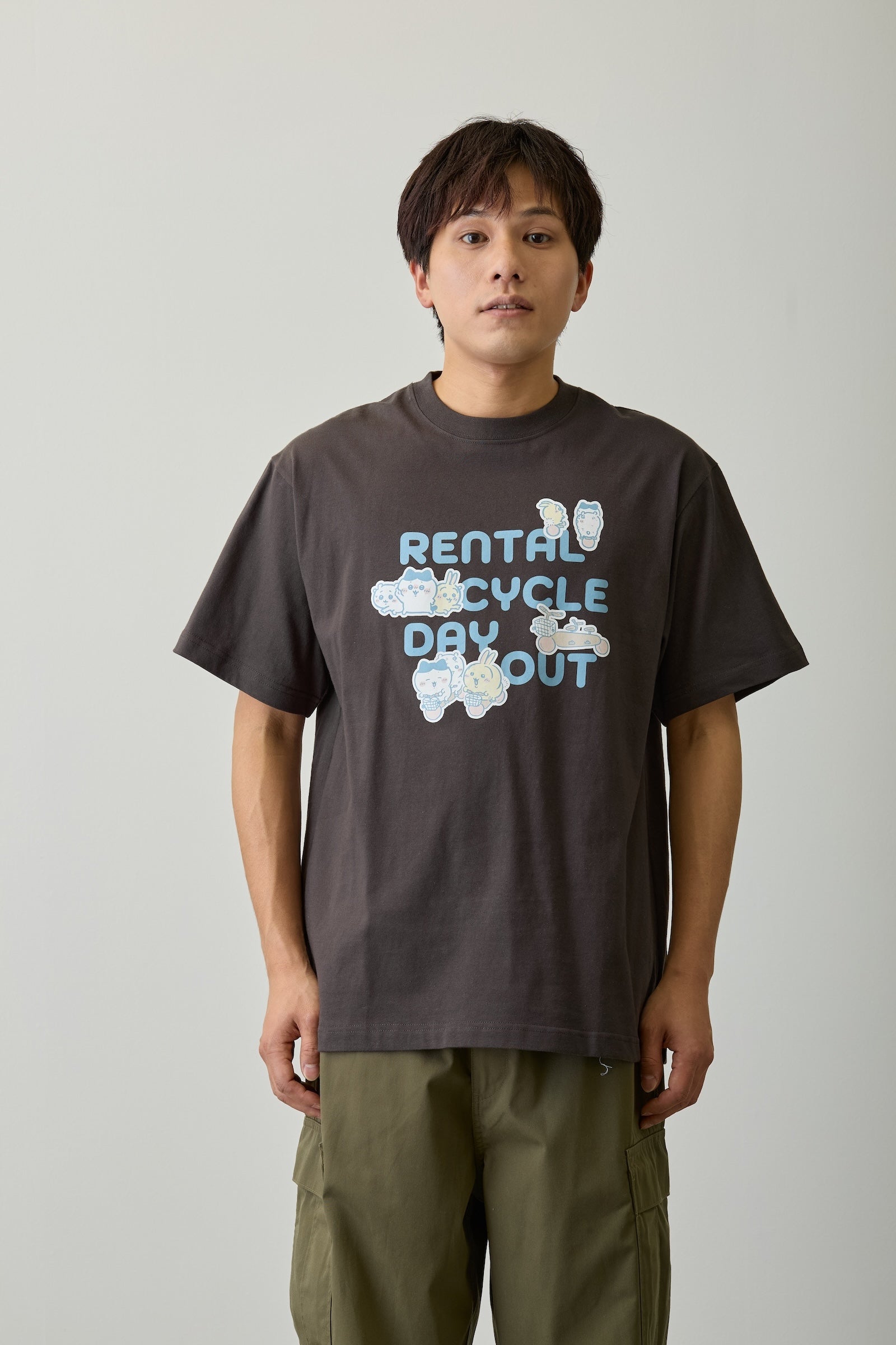 ちいかわ Tシャツ レンタサイクルでおでかけ スミ