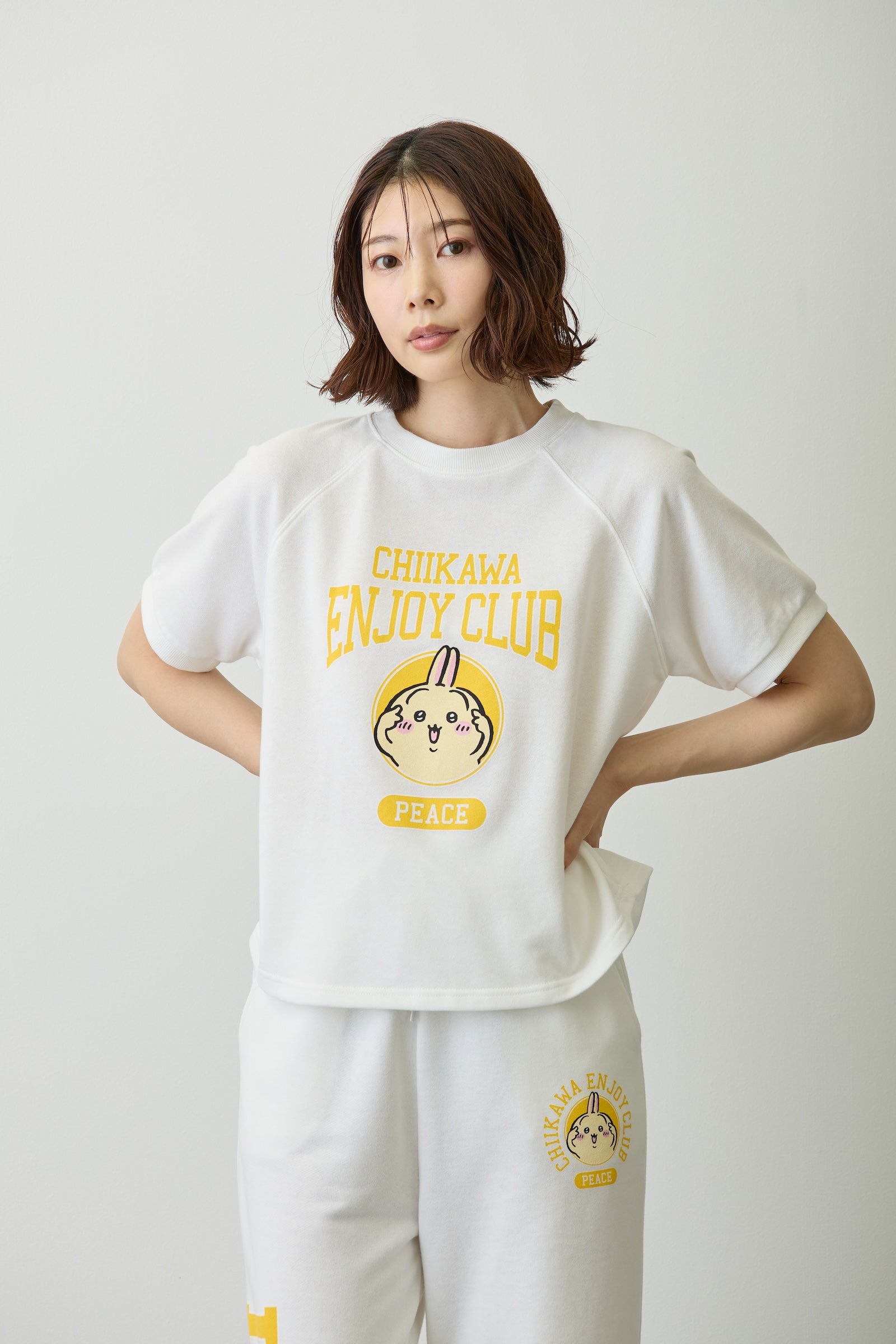 【2BUY10%OFF対象商品】ちいかわ Tシャツ ピース うさぎ ホワイト