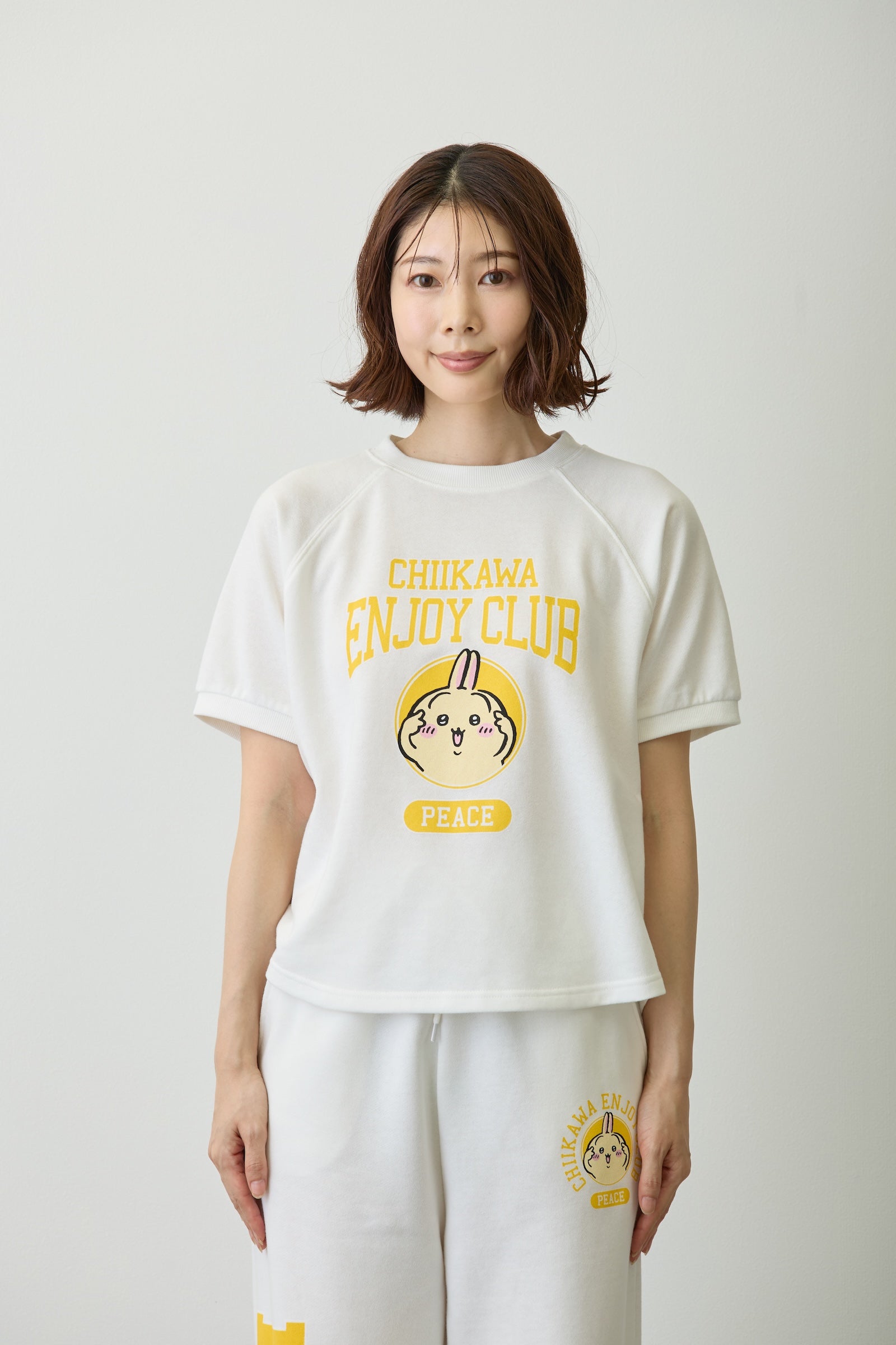 【2BUY10%OFF対象商品】ちいかわ Tシャツ ピース うさぎ ホワイト