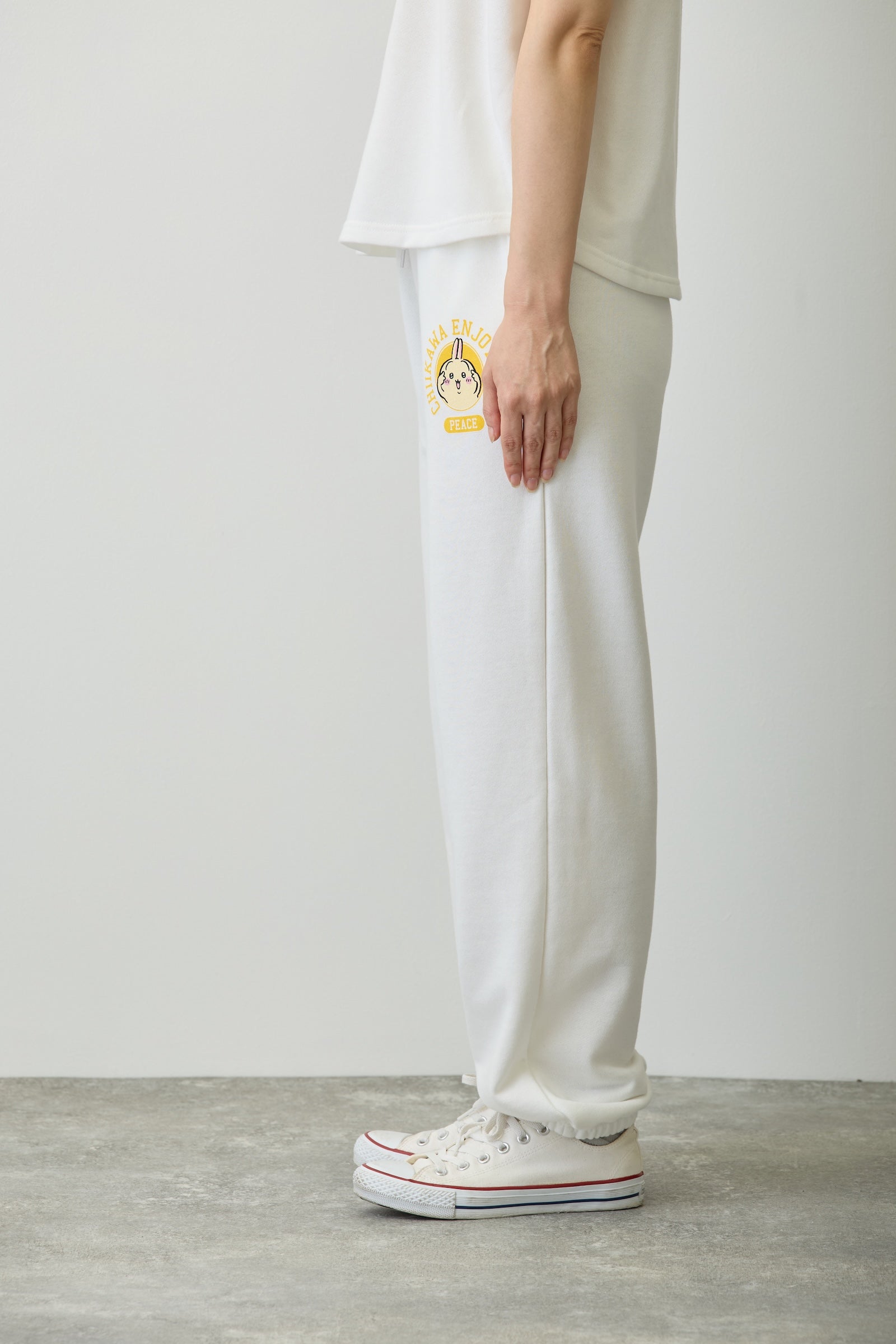 【2BUY10%OFF対象商品】ちいかわ スウェットパンツ ピース うさぎ ホワイト