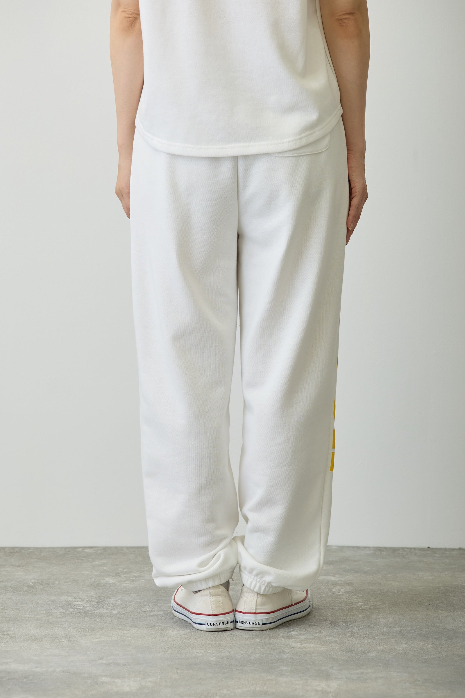 【2BUY10%OFF対象商品】ちいかわ スウェットパンツ ピース うさぎ ホワイト