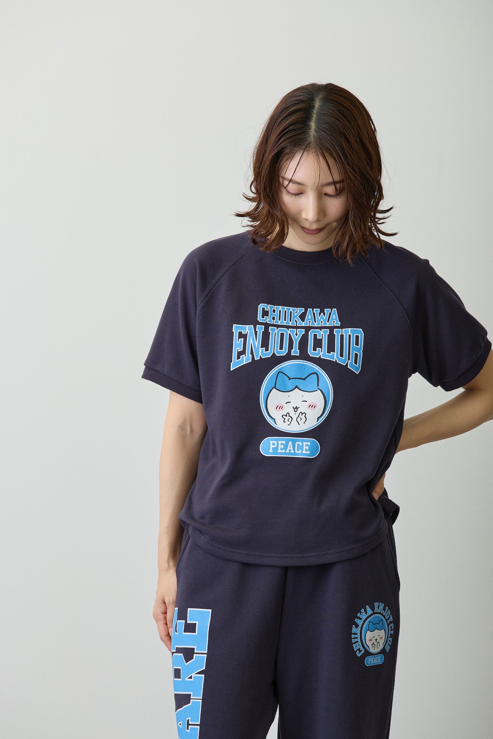 【2BUY10%OFF対象商品】ちいかわ Tシャツ ピース ハチワレ ネイビー