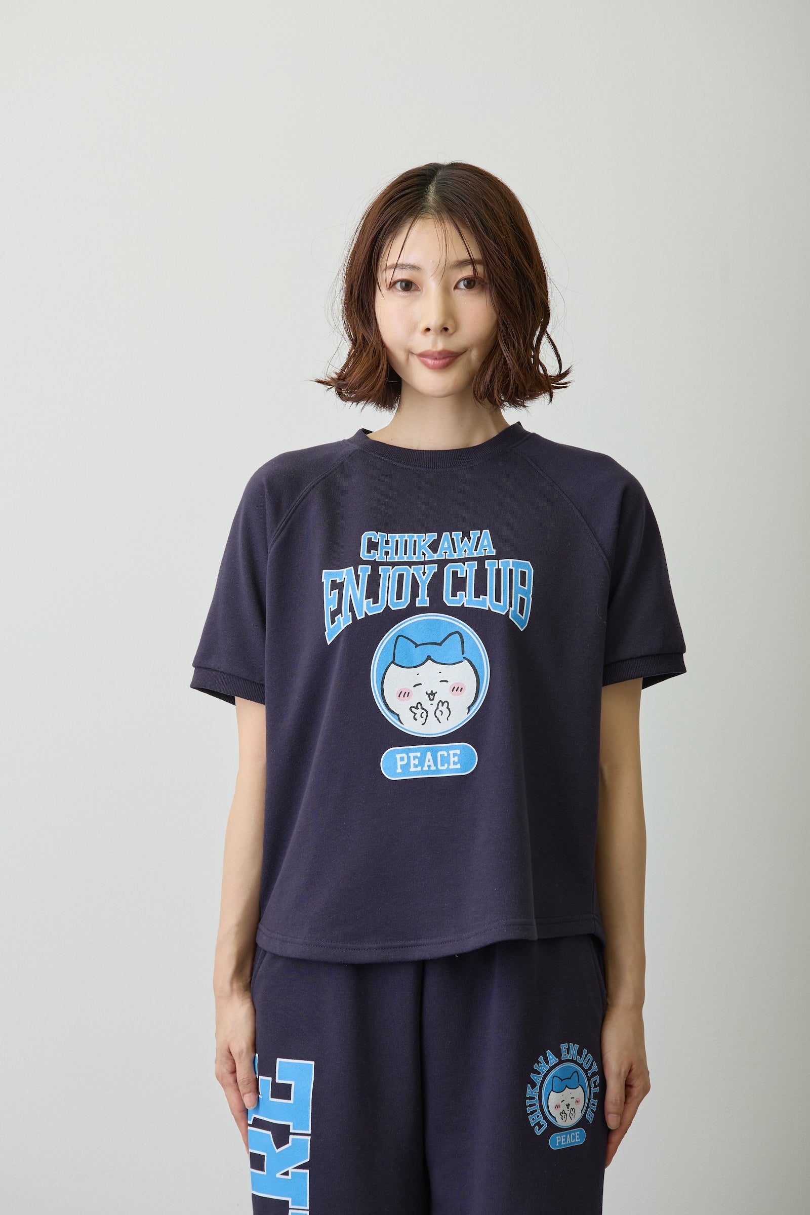 【2BUY10%OFF対象商品】ちいかわ Tシャツ ピース ハチワレ ネイビー