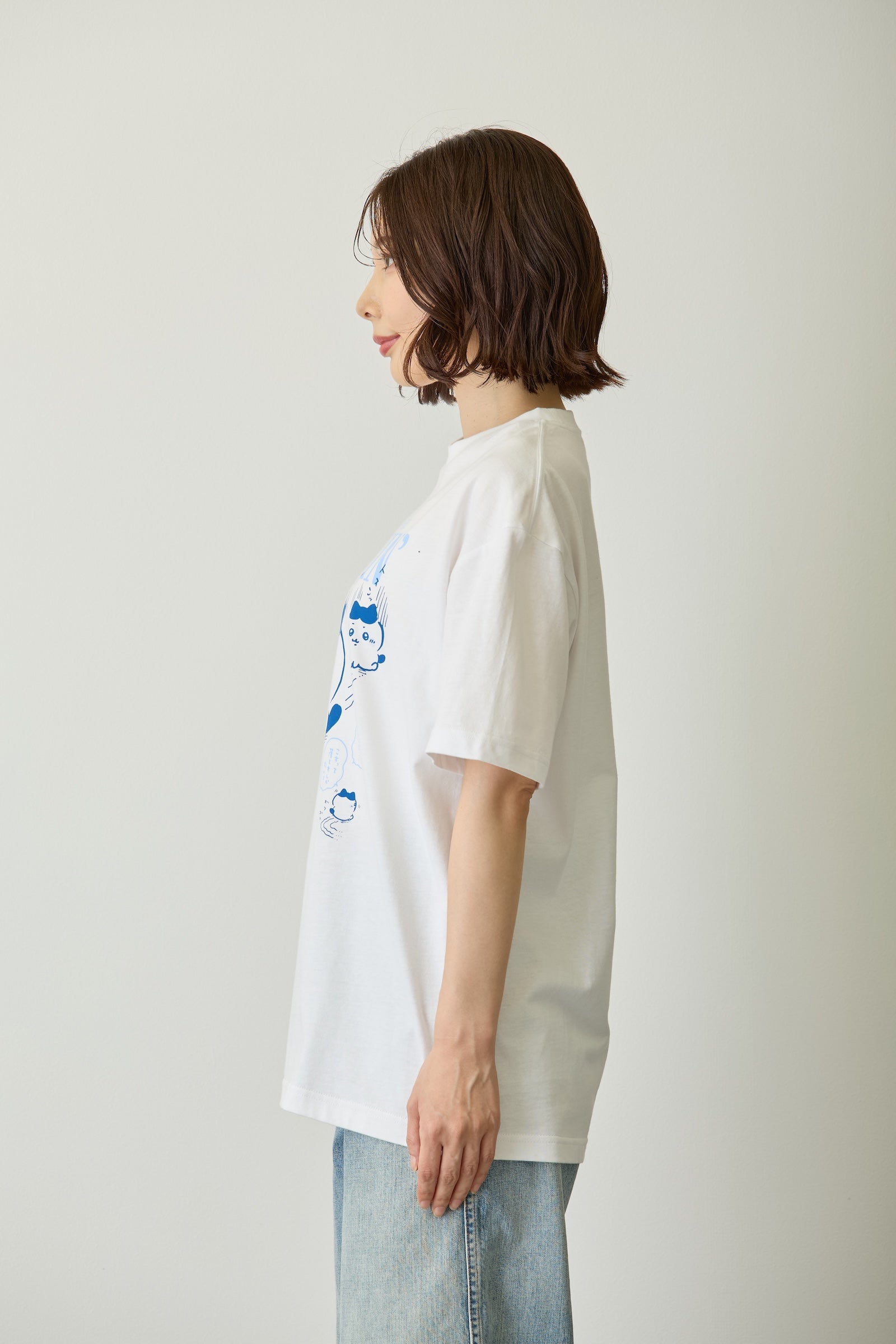 ちいかわ パックTシャツ おしりズリズリ/ステッカー ホワイト/スミ