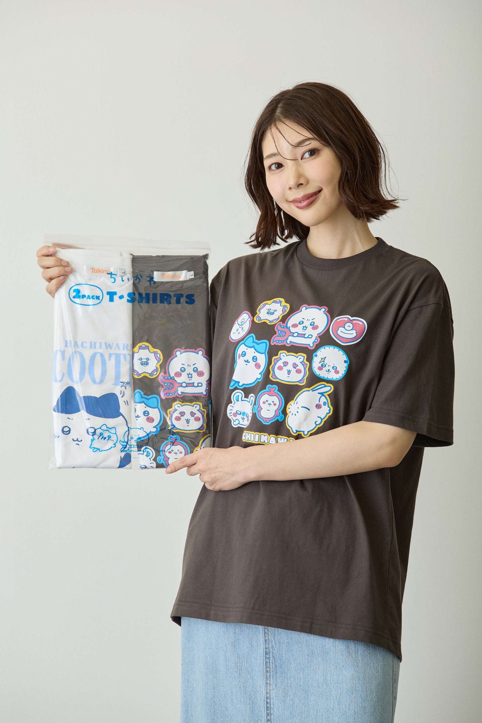 ちいかわ パックTシャツ おしりズリズリ/ステッカー ホワイト/スミ