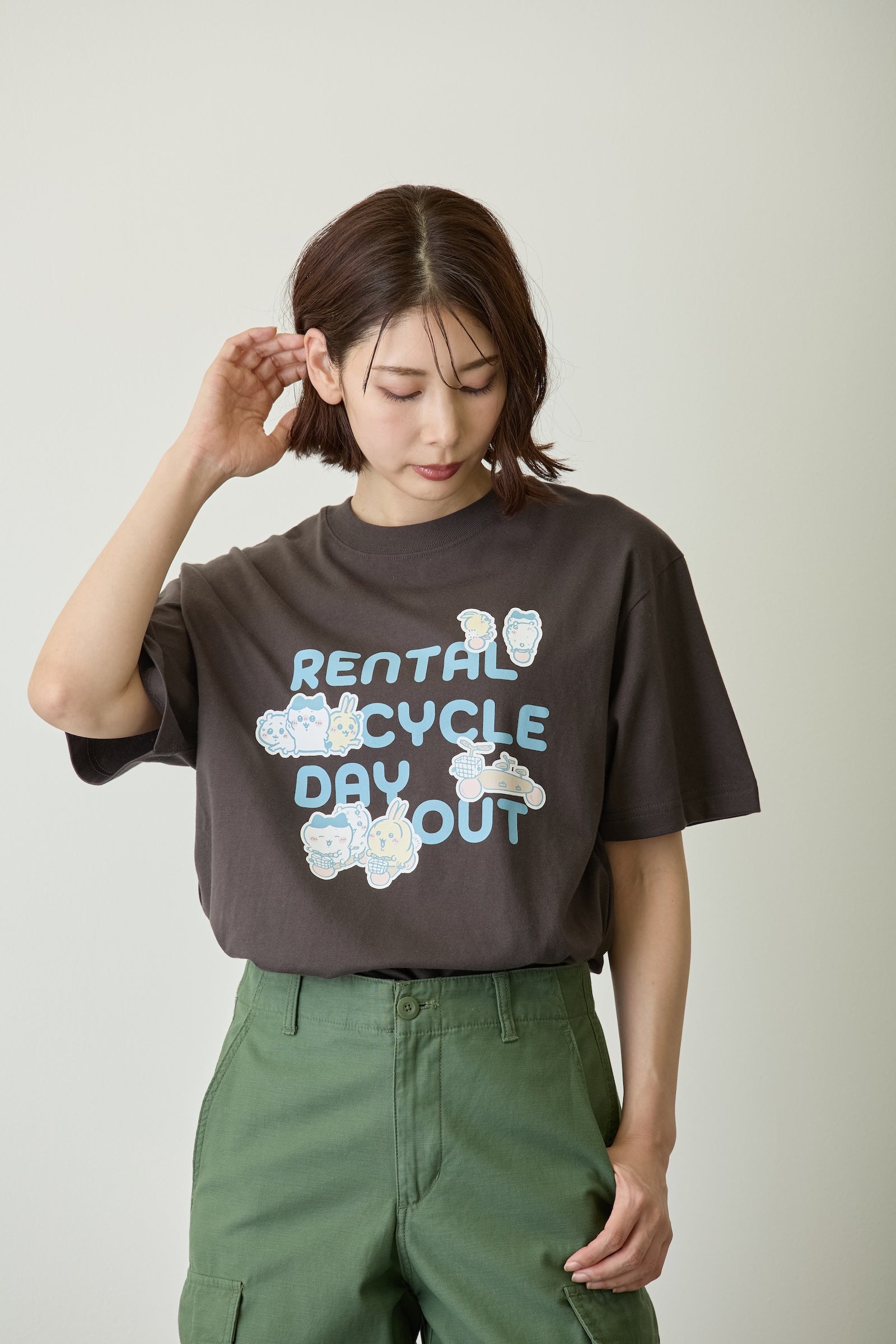 ちいかわ Tシャツ レンタサイクルでおでかけ スミ