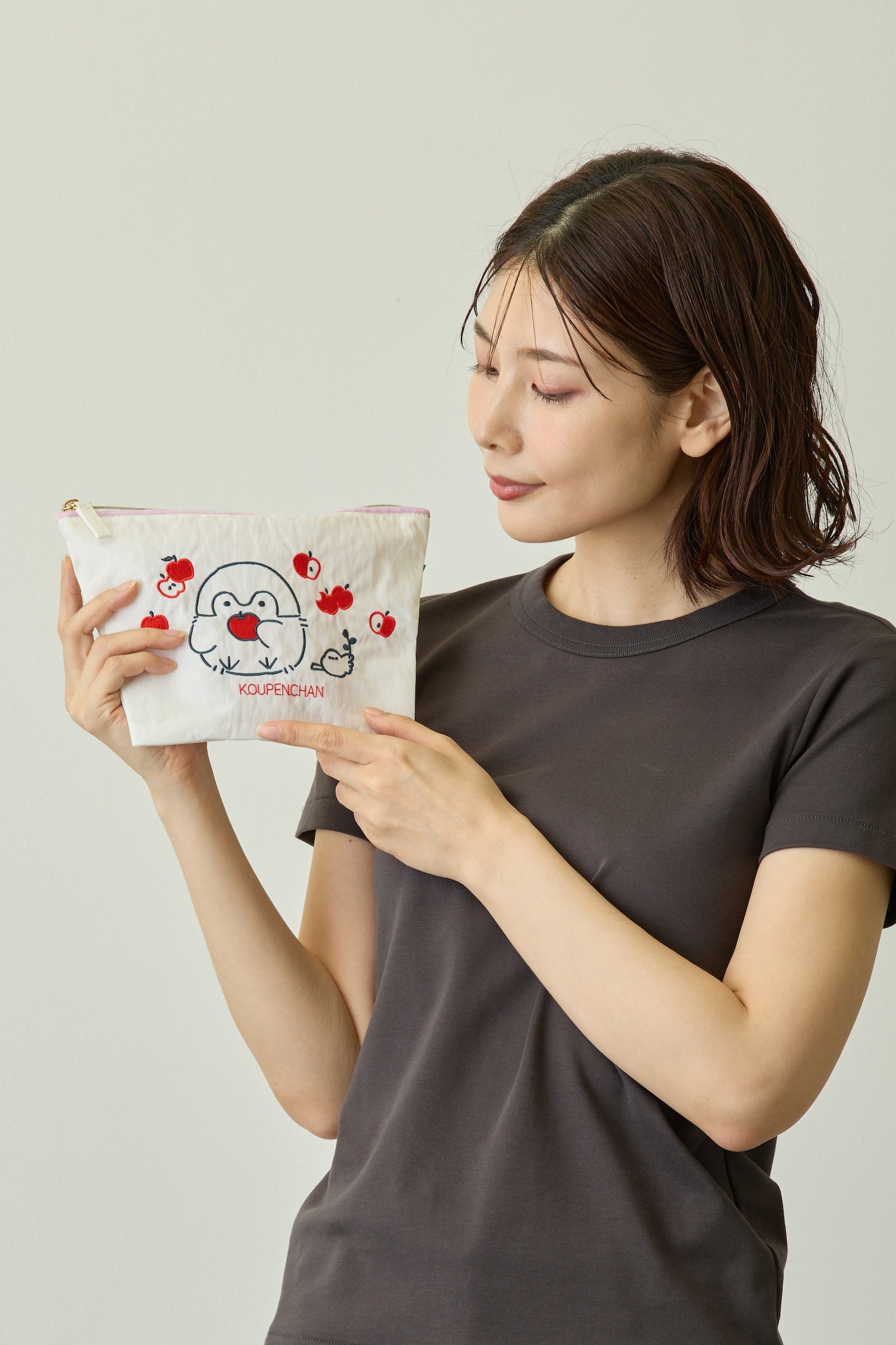 コウペンちゃん 刺繍ポーチ りんご ホワイト