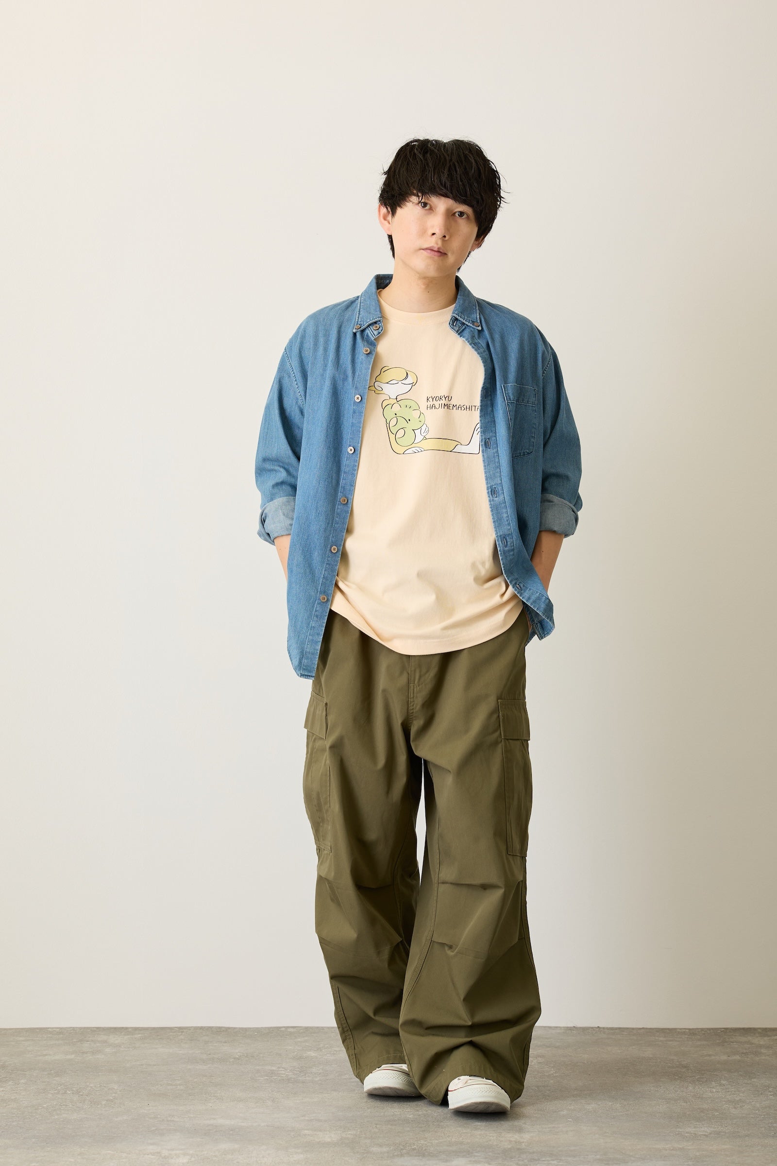 恐竜はじめました Tシャツ 恐竜のいる暮らし ナチュラル