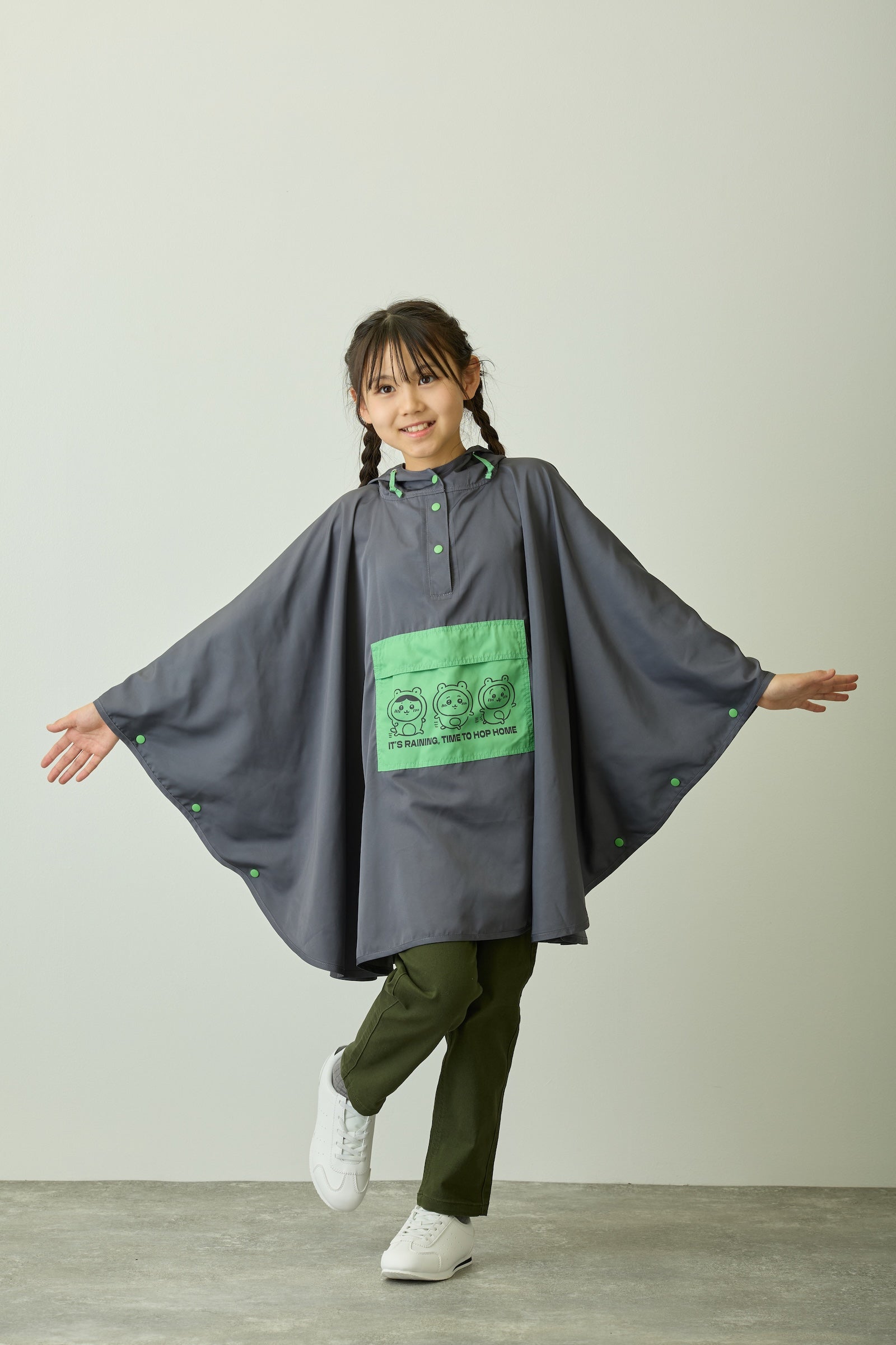 ちいかわ パッカブルレインポンチョ カエル みんな チャコール キッズ