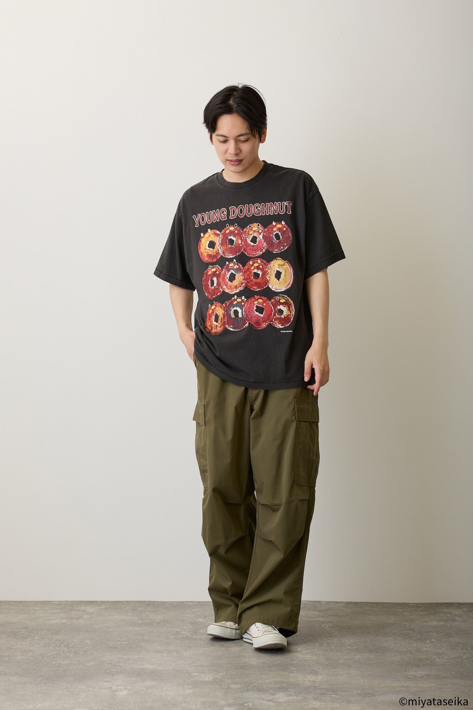 【7月中旬以降お届け】ヤングドーナツ Tシャツ 駄菓子ロック ブラック