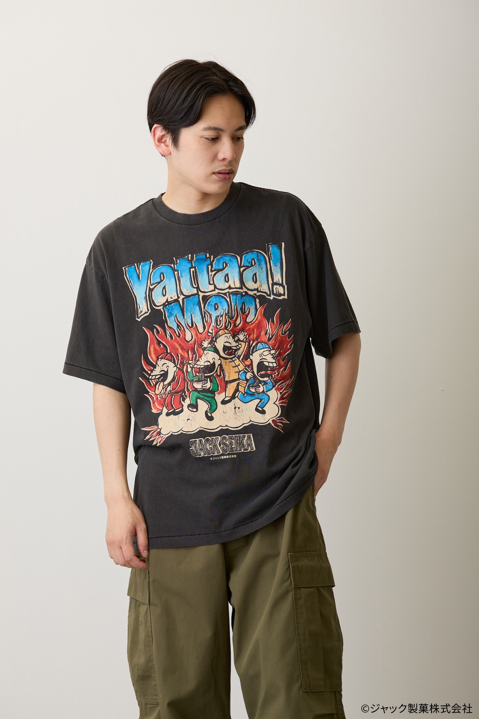 【7月中旬以降お届け】ヤッター!めん Tシャツ 駄菓子ロック ブラック