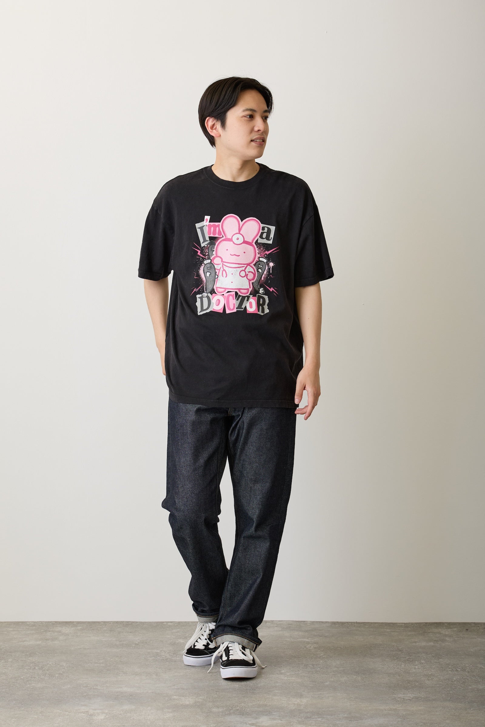 【7月中旬以降お届け】ホワイトタイガーとブラックタイガー Tシャツ うさぎ先生 I’m a Doctor ブラック