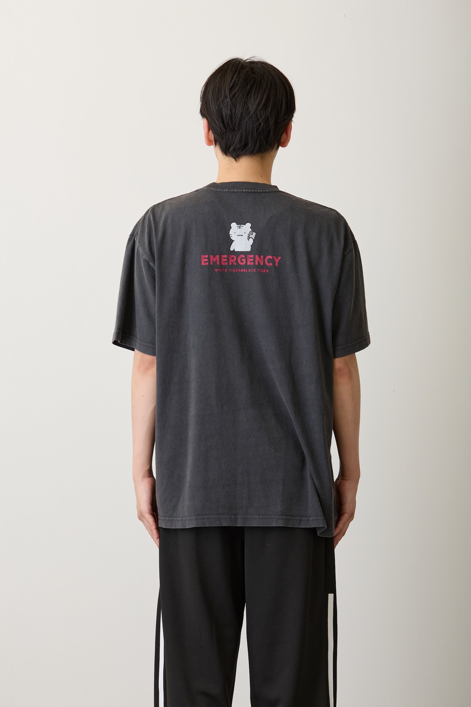 【7月中旬以降お届け】ホワイトタイガーとブラックタイガー Tシャツ ブラックタイガー BONFIRE スミ
