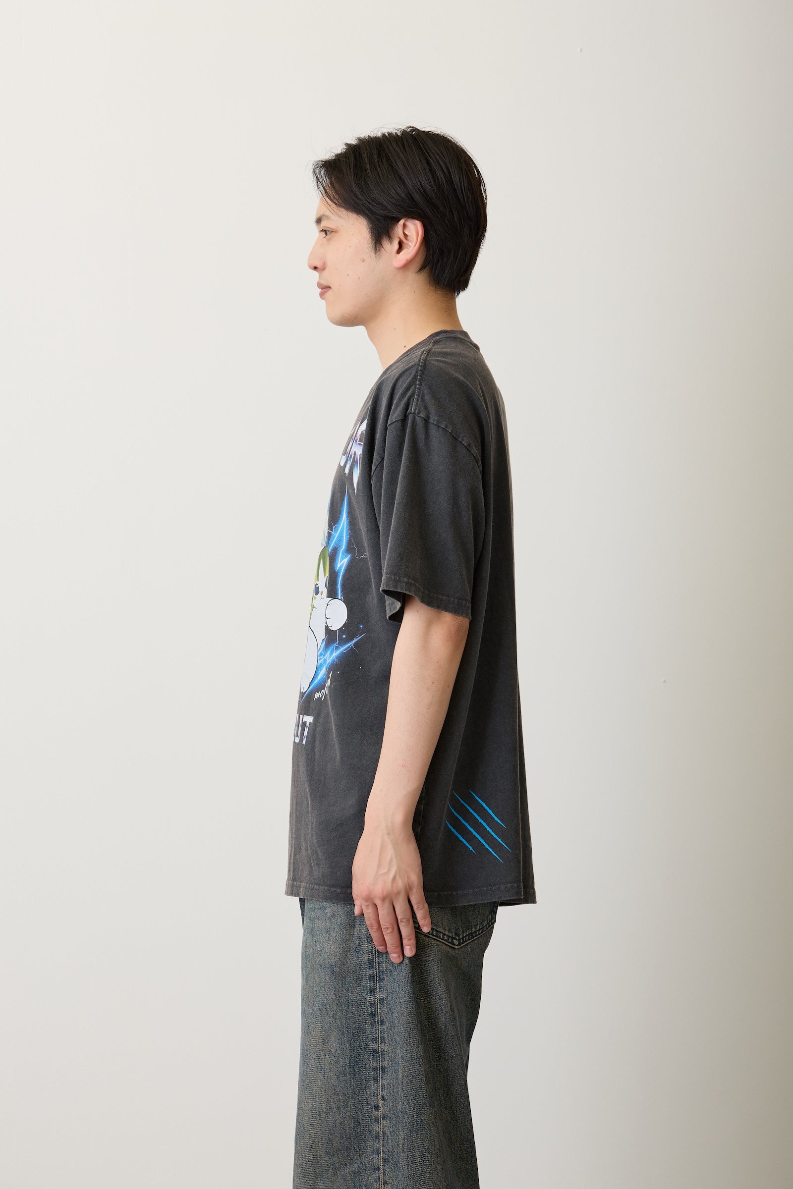 【7月中旬以降お届け】mofusand Tシャツ CLAW YOUR WAY OUT スミ