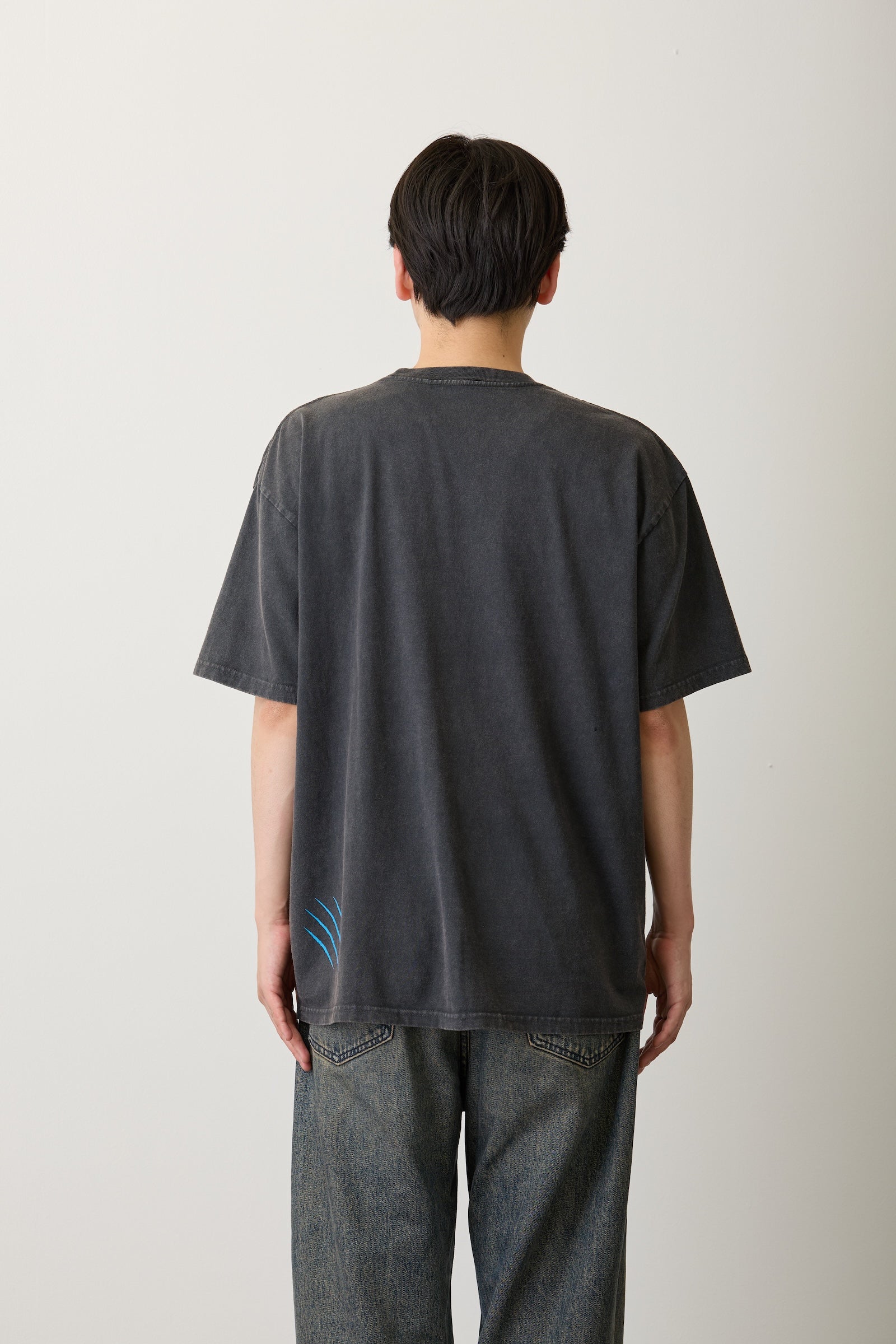 【7月中旬以降お届け】mofusand Tシャツ CLAW YOUR WAY OUT スミ