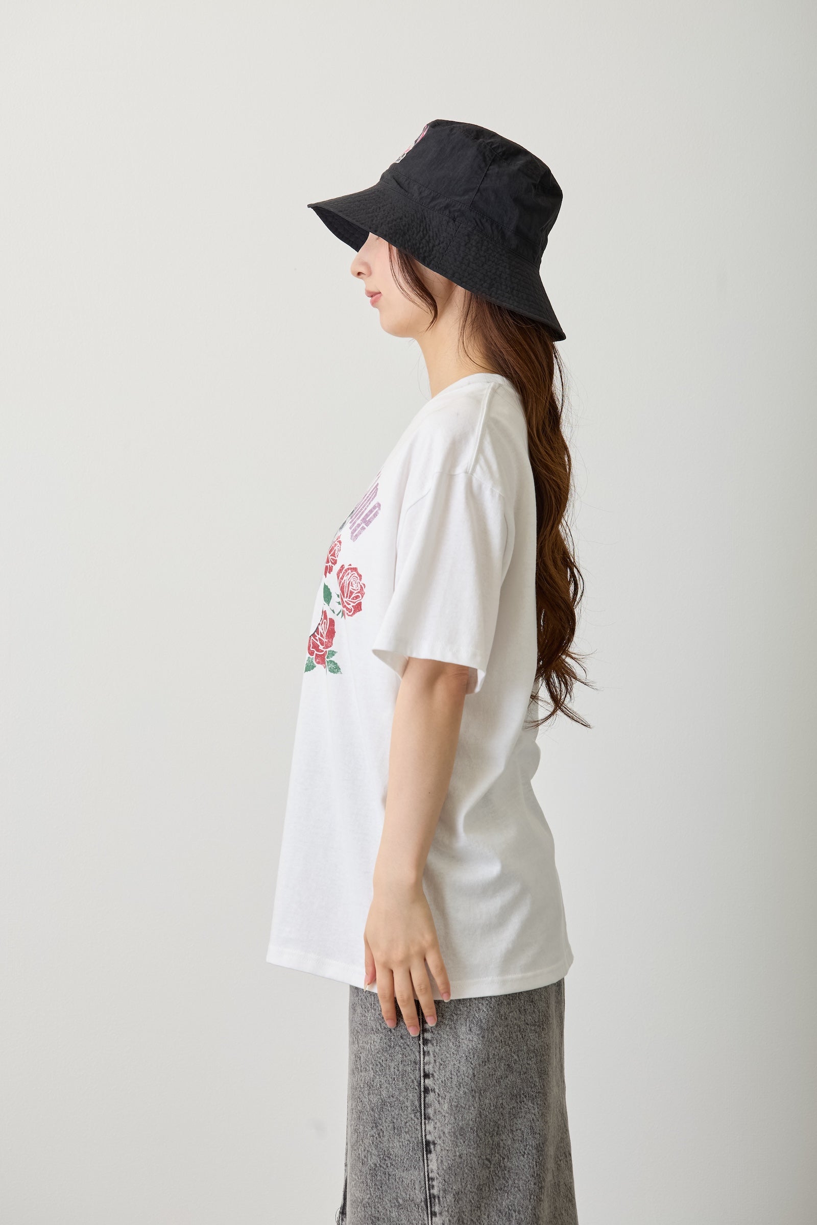 【7月中旬以降お届け】mofusand Tシャツ TOO WILD TO TAME ホワイト