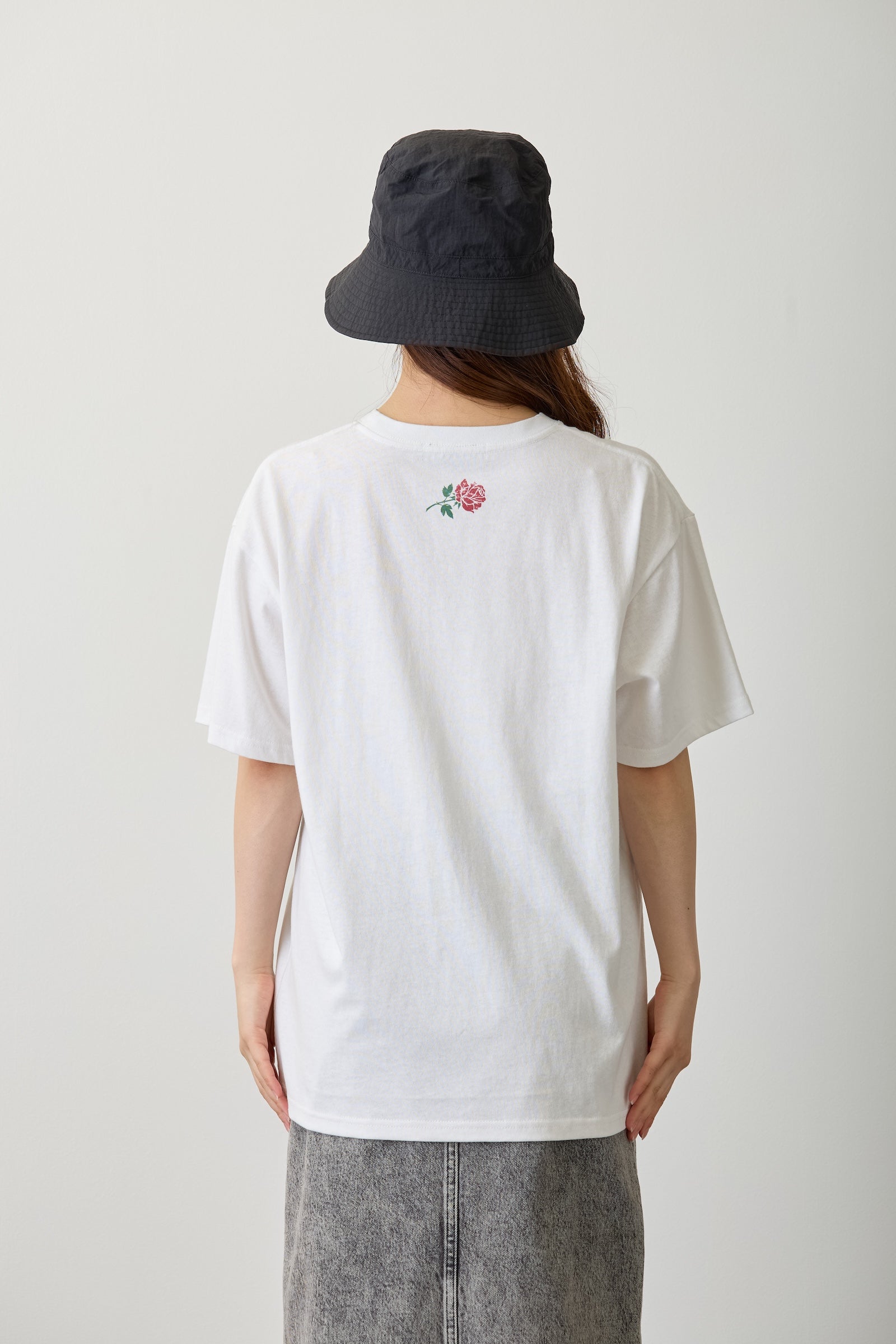 【7月中旬以降お届け】mofusand Tシャツ TOO WILD TO TAME ホワイト