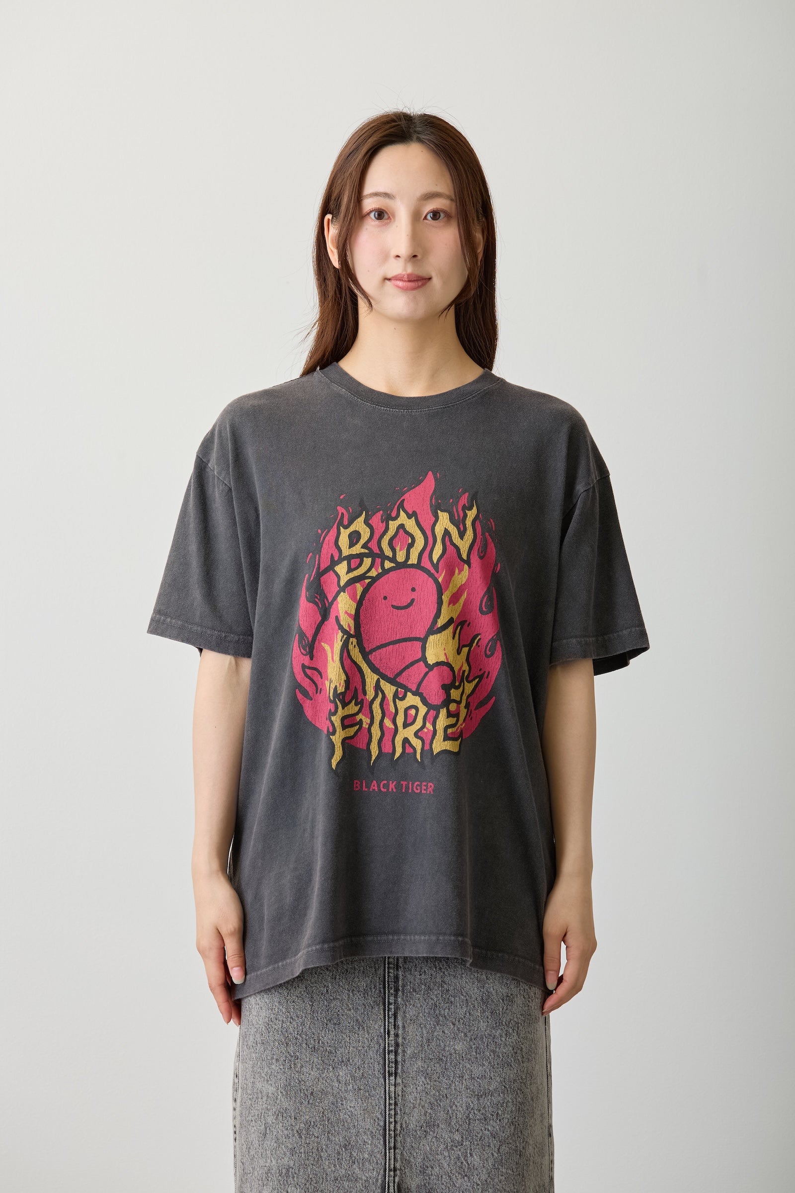 【7月中旬以降お届け】ホワイトタイガーとブラックタイガー Tシャツ ブラックタイガー BONFIRE スミ