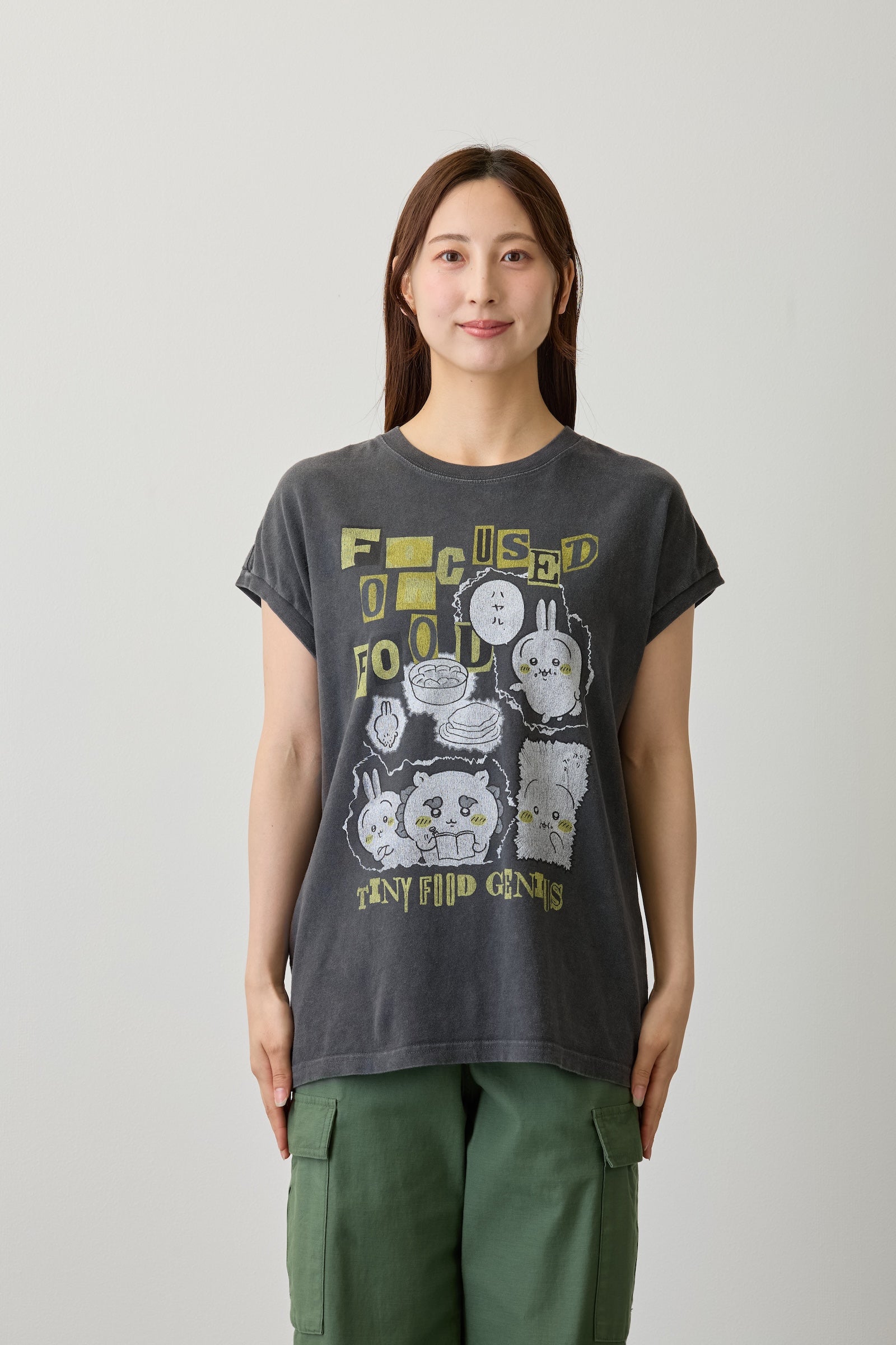 【7月中旬以降お届け】ちいかわ ワイドノースリーブ FOCUSED ON FOOD スミ