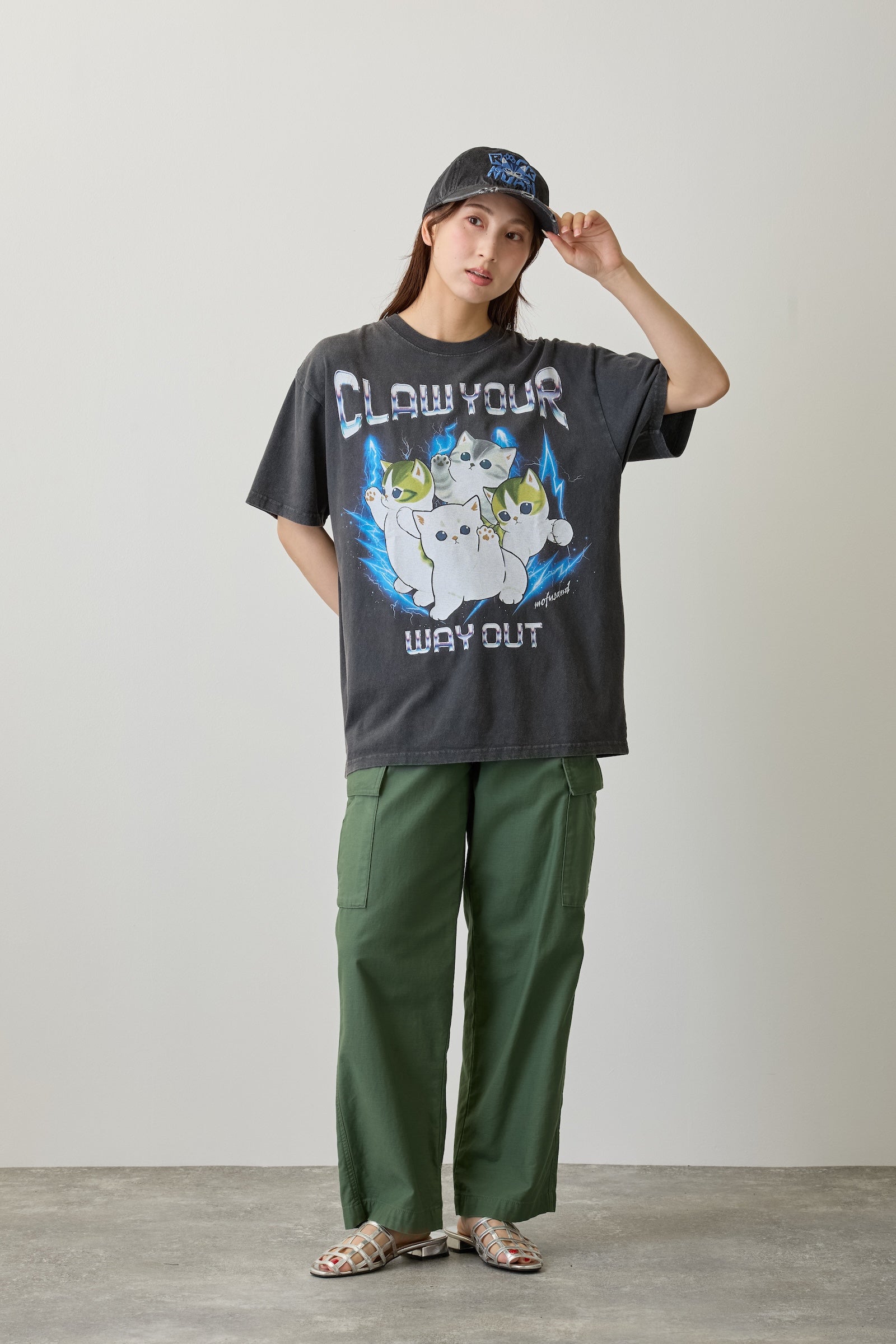 【7月中旬以降お届け】mofusand Tシャツ CLAW YOUR WAY OUT スミ