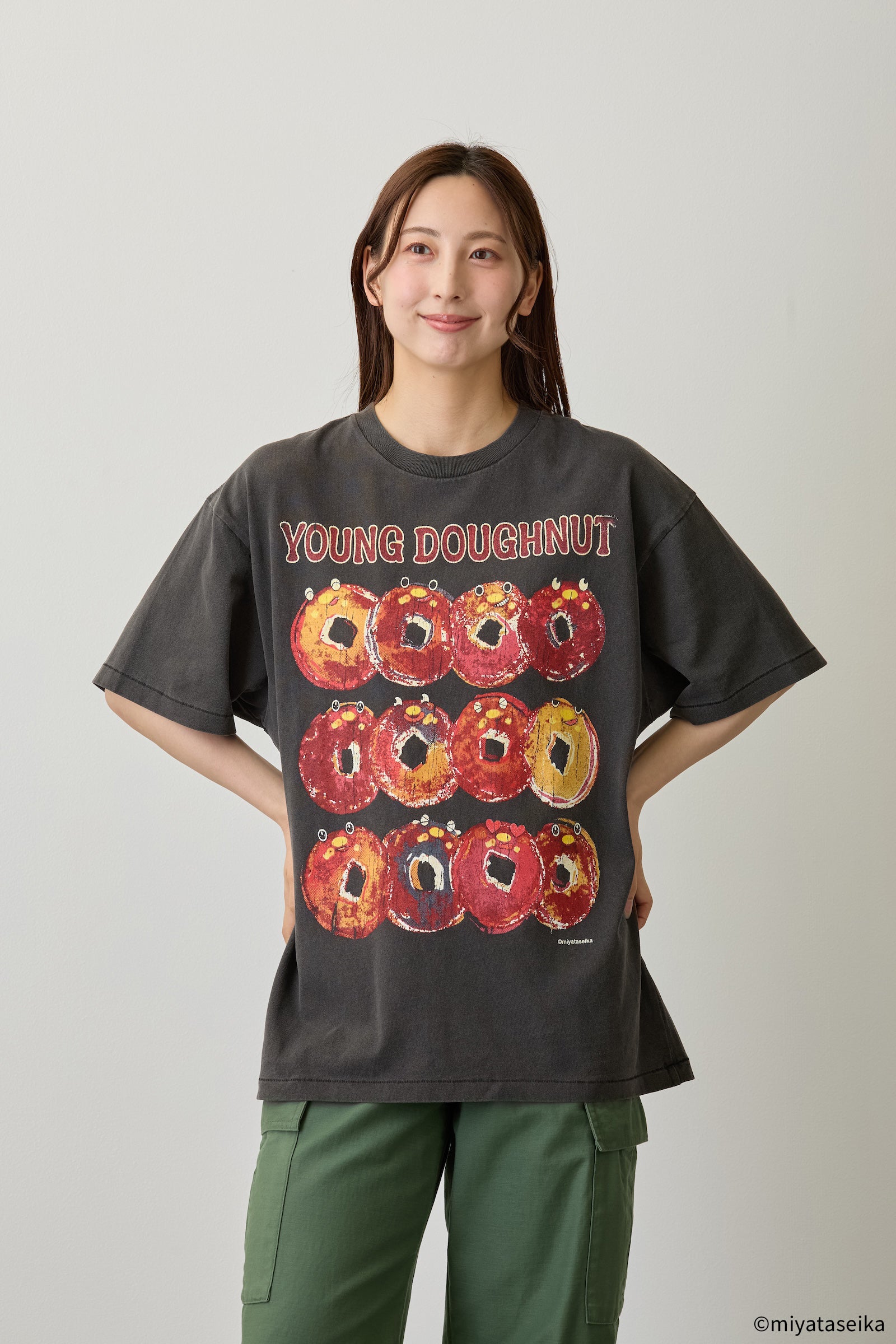 【7月中旬以降お届け】ヤングドーナツ Tシャツ 駄菓子ロック ブラック