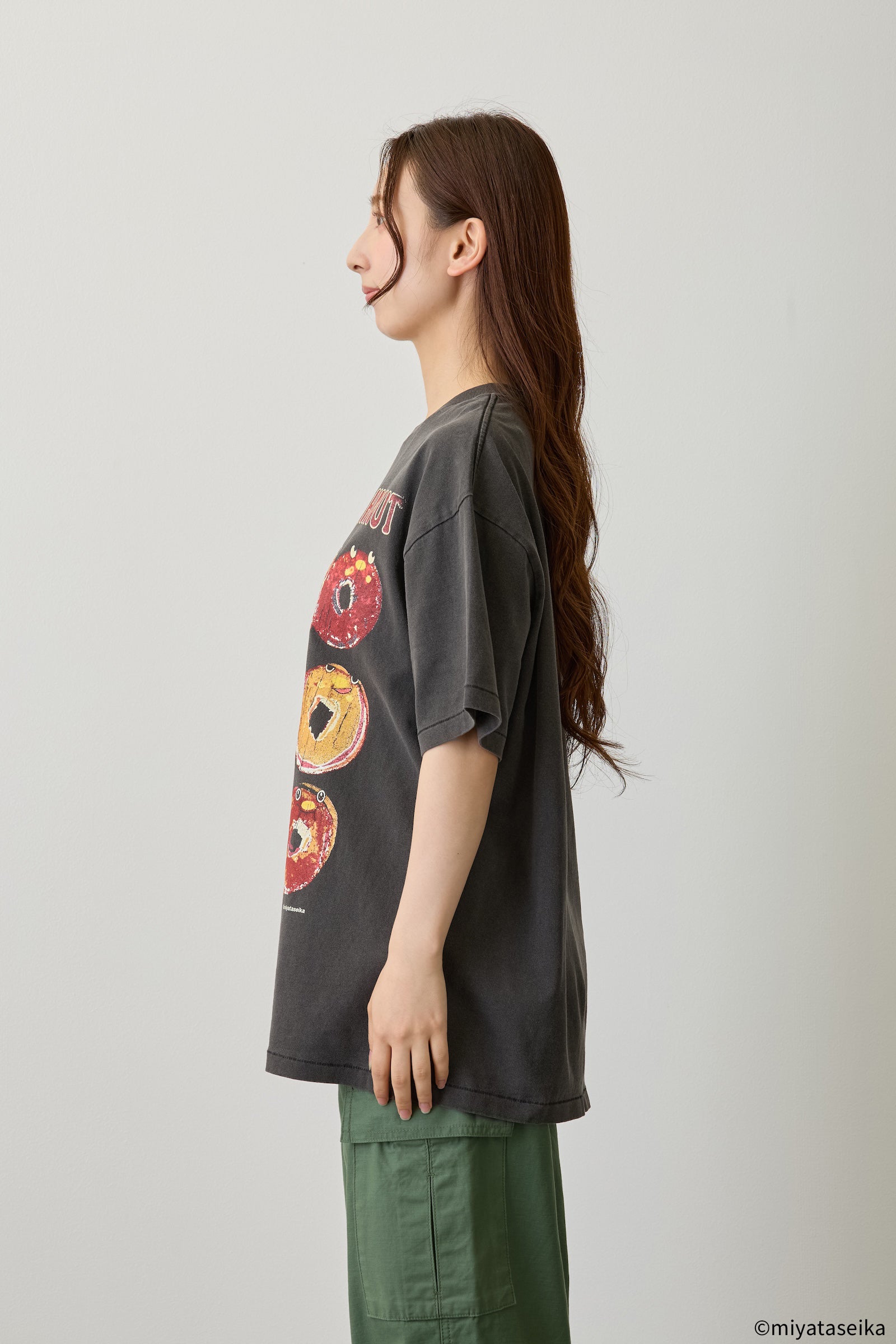 【7月中旬以降お届け】ヤングドーナツ Tシャツ 駄菓子ロック ブラック