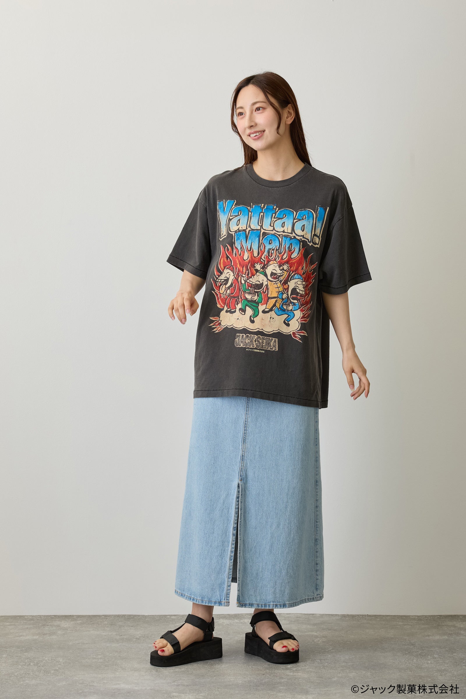 【7月中旬以降お届け】ヤッター!めん Tシャツ 駄菓子ロック ブラック