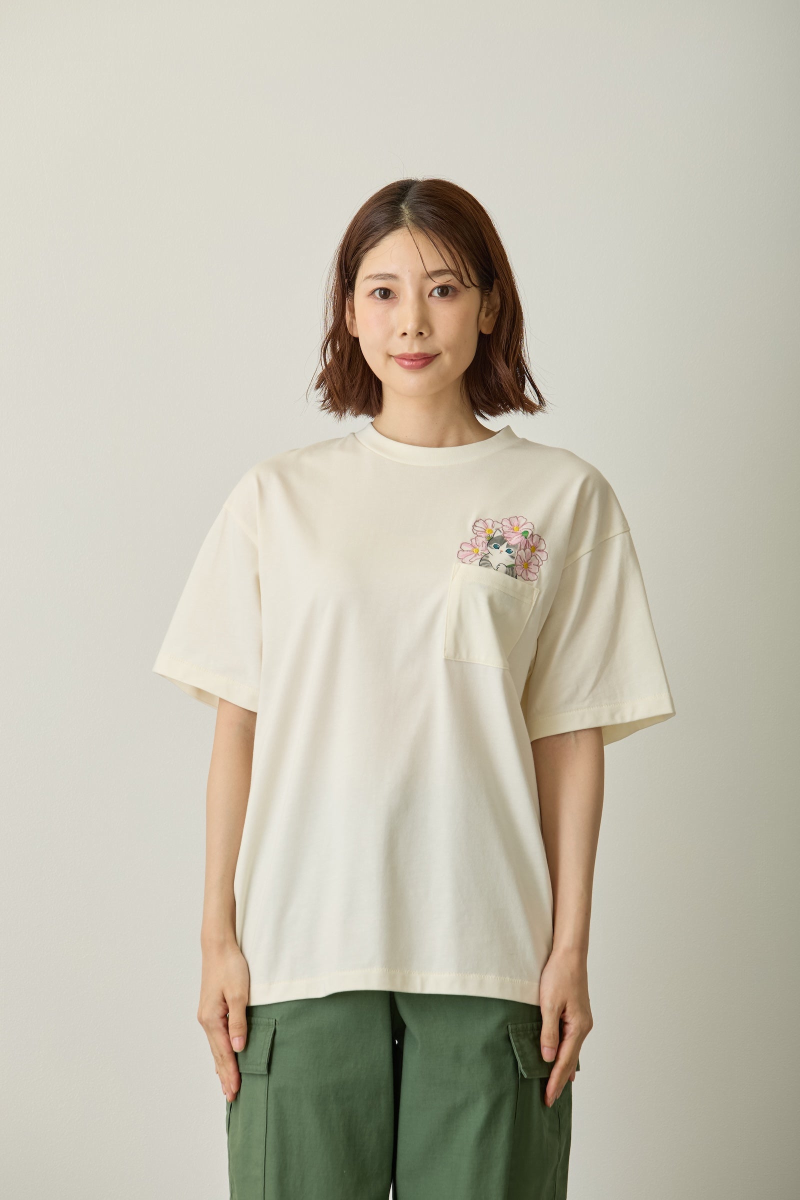 mofusand×日比谷花壇 Tシャツ コスモス オフホワイト