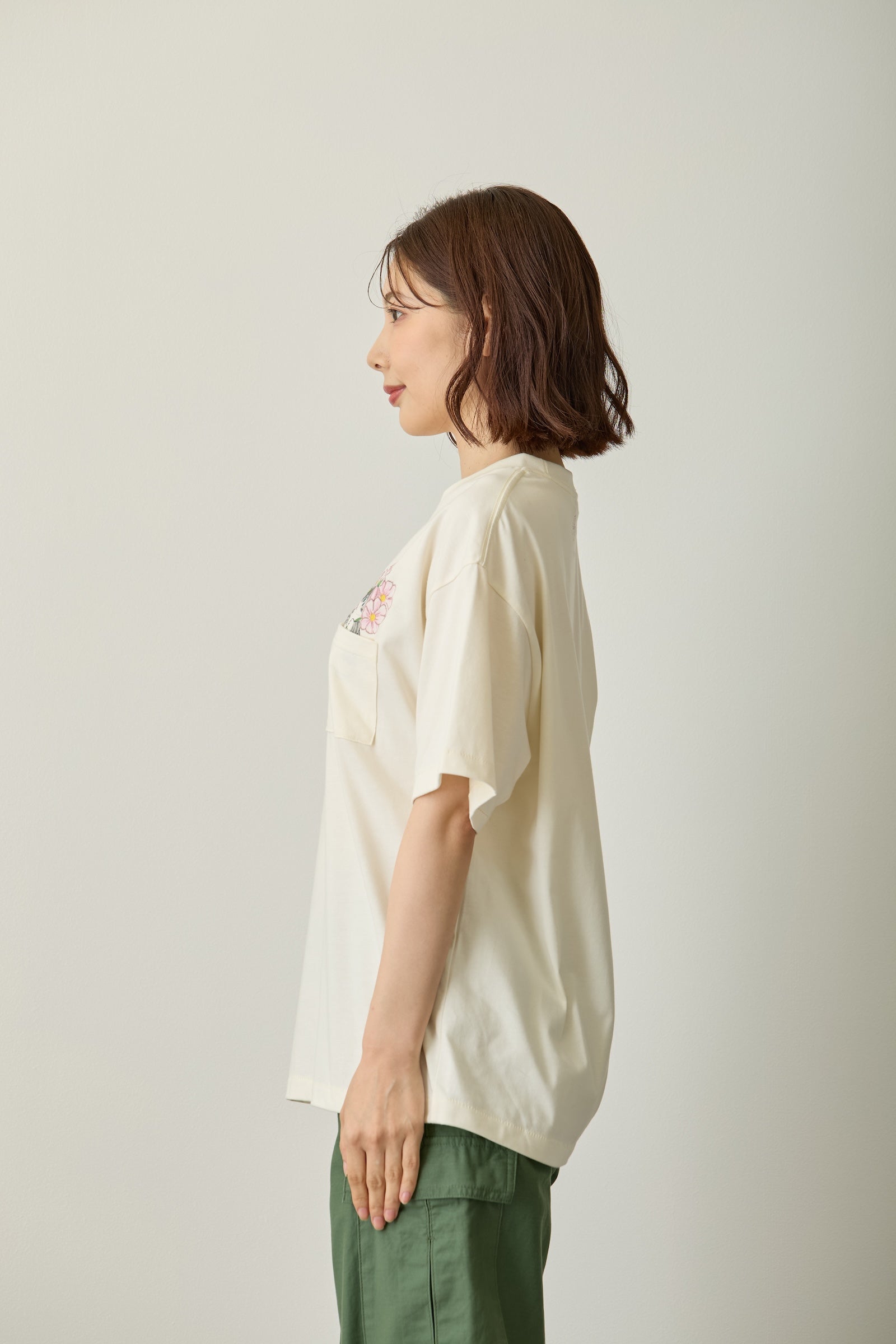 mofusand×日比谷花壇 Tシャツ コスモス オフホワイト